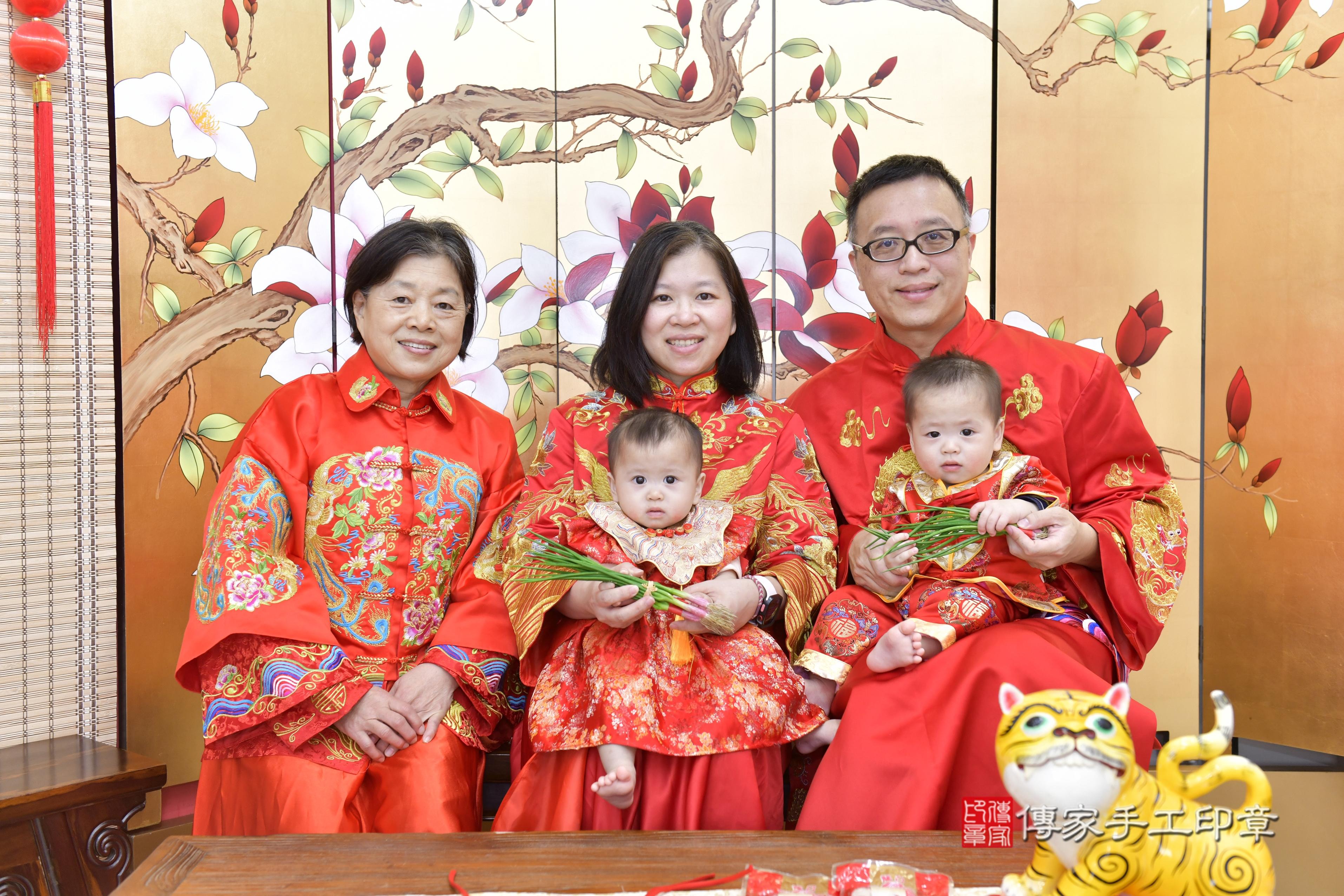 傳家手工印章新竹店、抓周、度脺、中國風會場、傳家嬰兒古禮、吉祥話、抓周道具物品24種、拍照。抓周證書。寶寶抓周、滿周歲、生日快樂、祝福