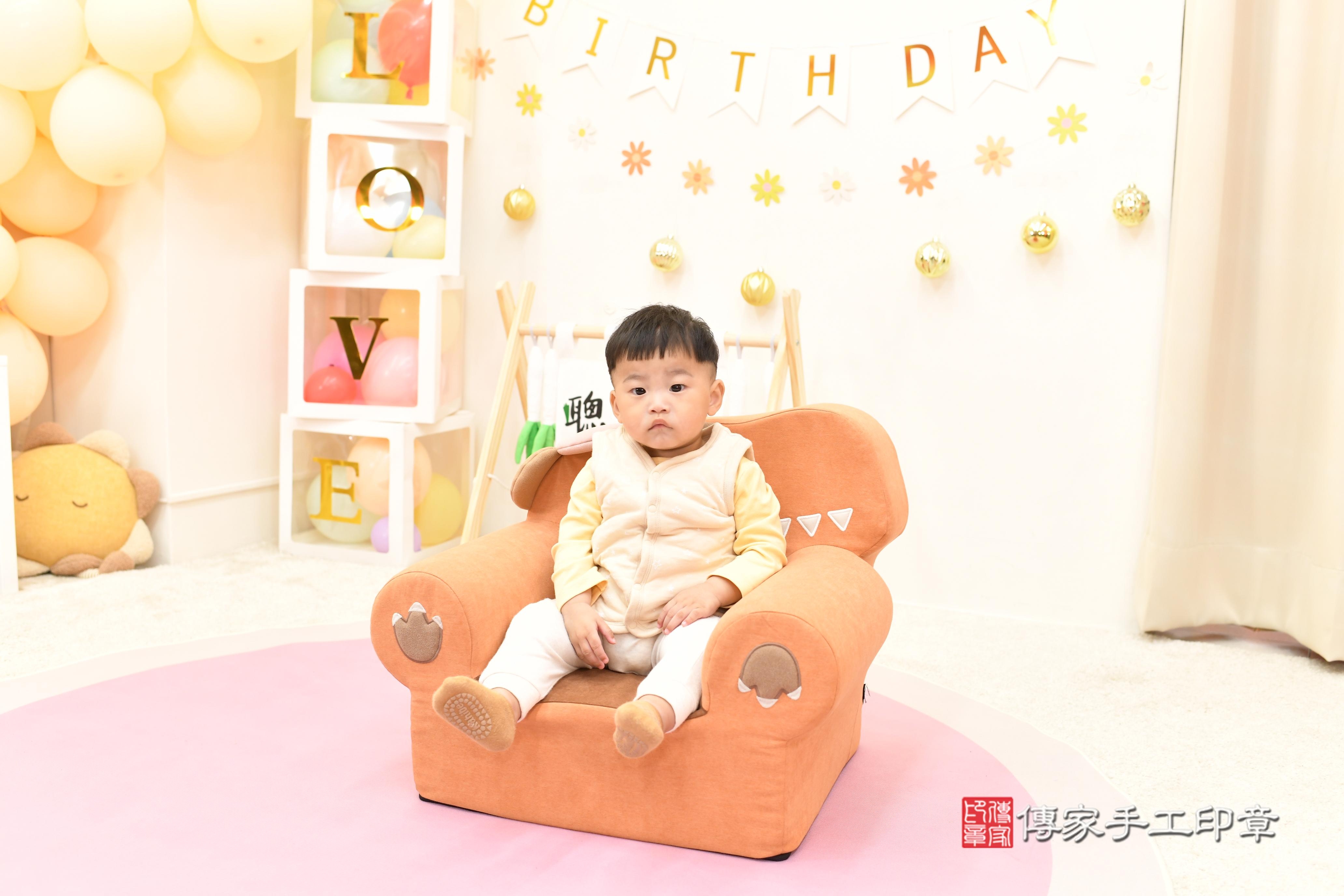 傳家手工印章高雄店、抓周、度脺、中國風會場、傳家嬰兒古禮、吉祥話、抓周道具物品24種、拍照。抓周證書。寶寶抓周、滿周歲、生日快樂、祝福