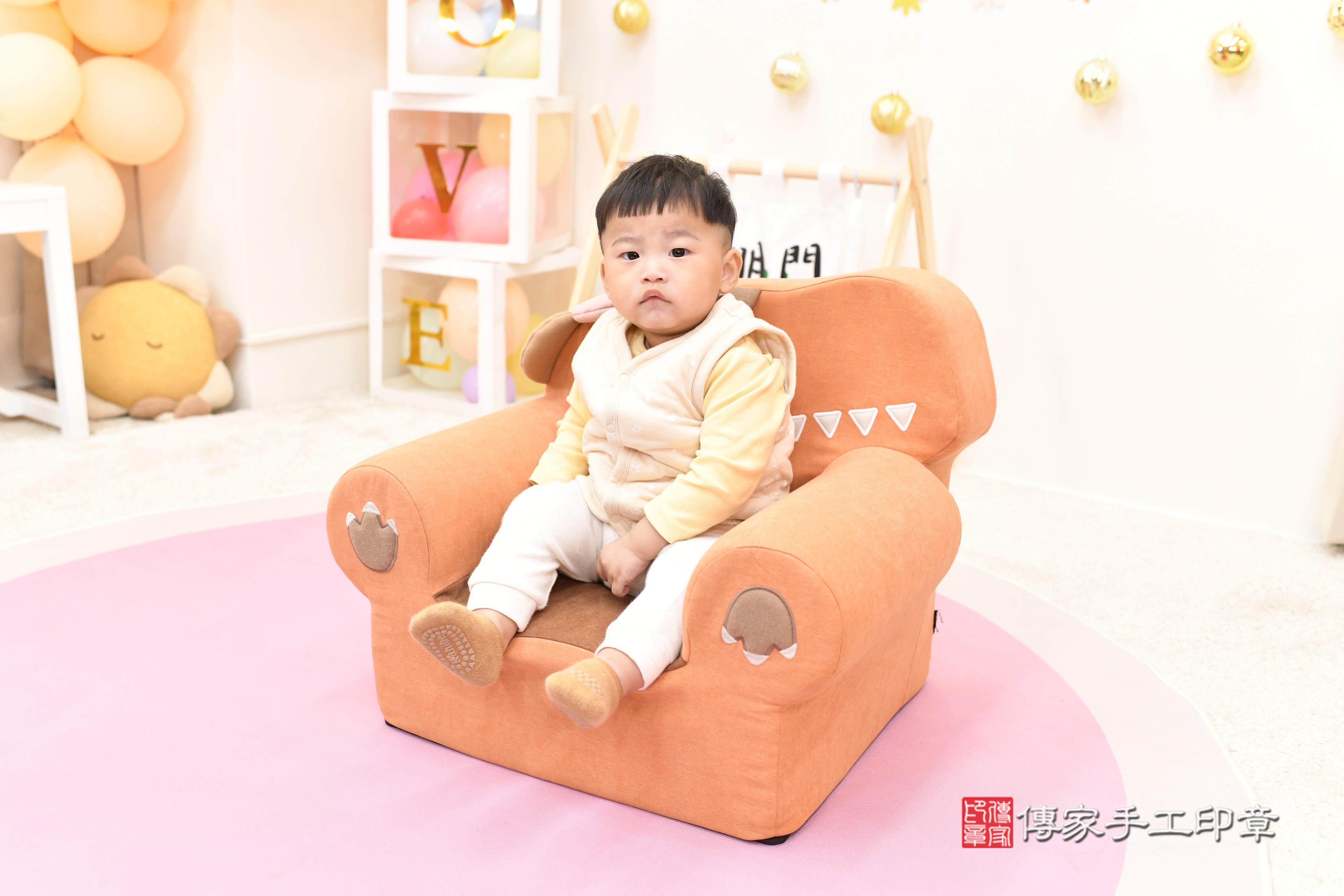 傳家手工印章高雄店、抓周、度脺、中國風會場、傳家嬰兒古禮、吉祥話、抓周道具物品24種、拍照。抓周證書。寶寶抓周、滿周歲、生日快樂、祝福