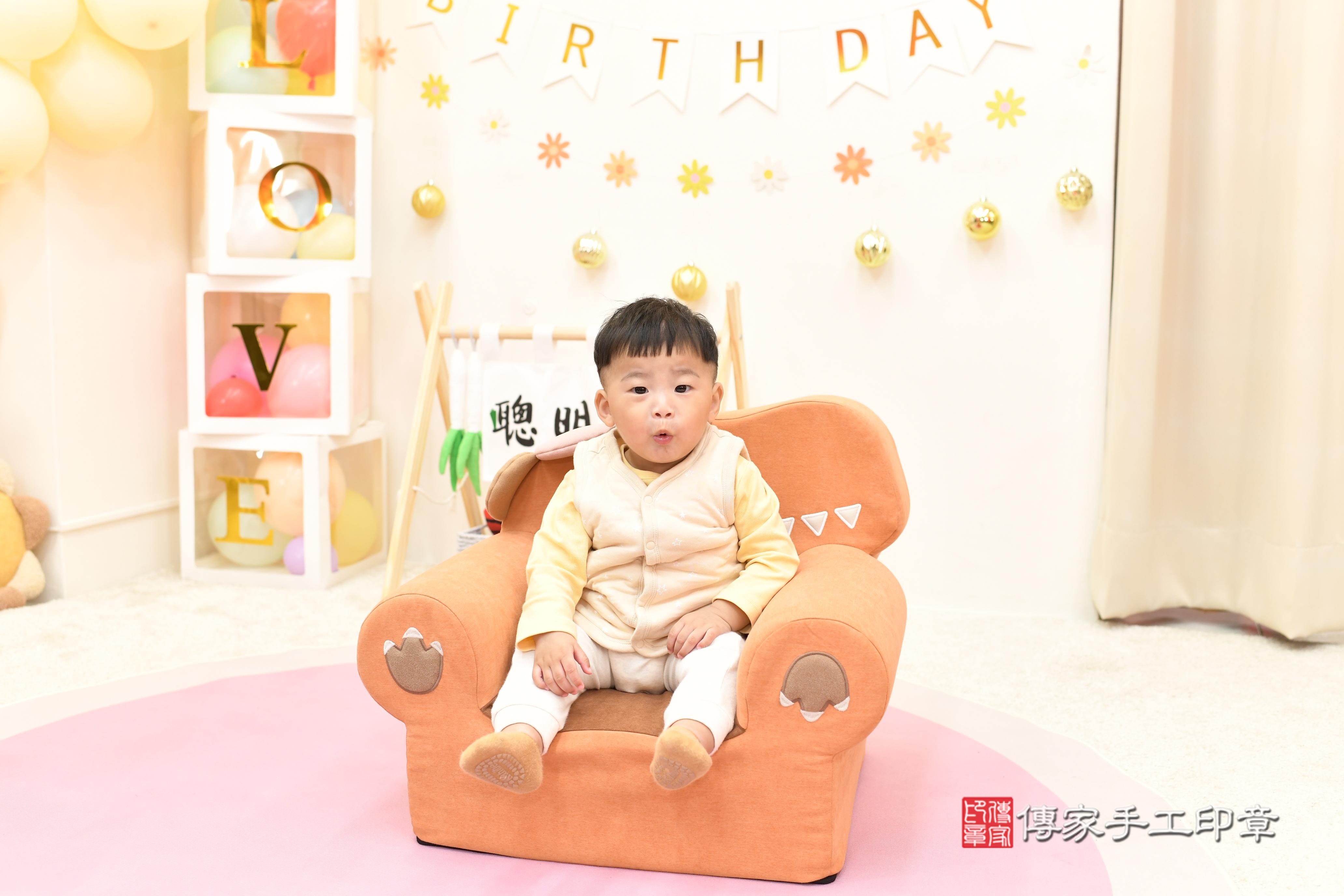 傳家手工印章高雄店、抓周、度脺、中國風會場、傳家嬰兒古禮、吉祥話、抓周道具物品24種、拍照。抓周證書。寶寶抓周、滿周歲、生日快樂、祝福