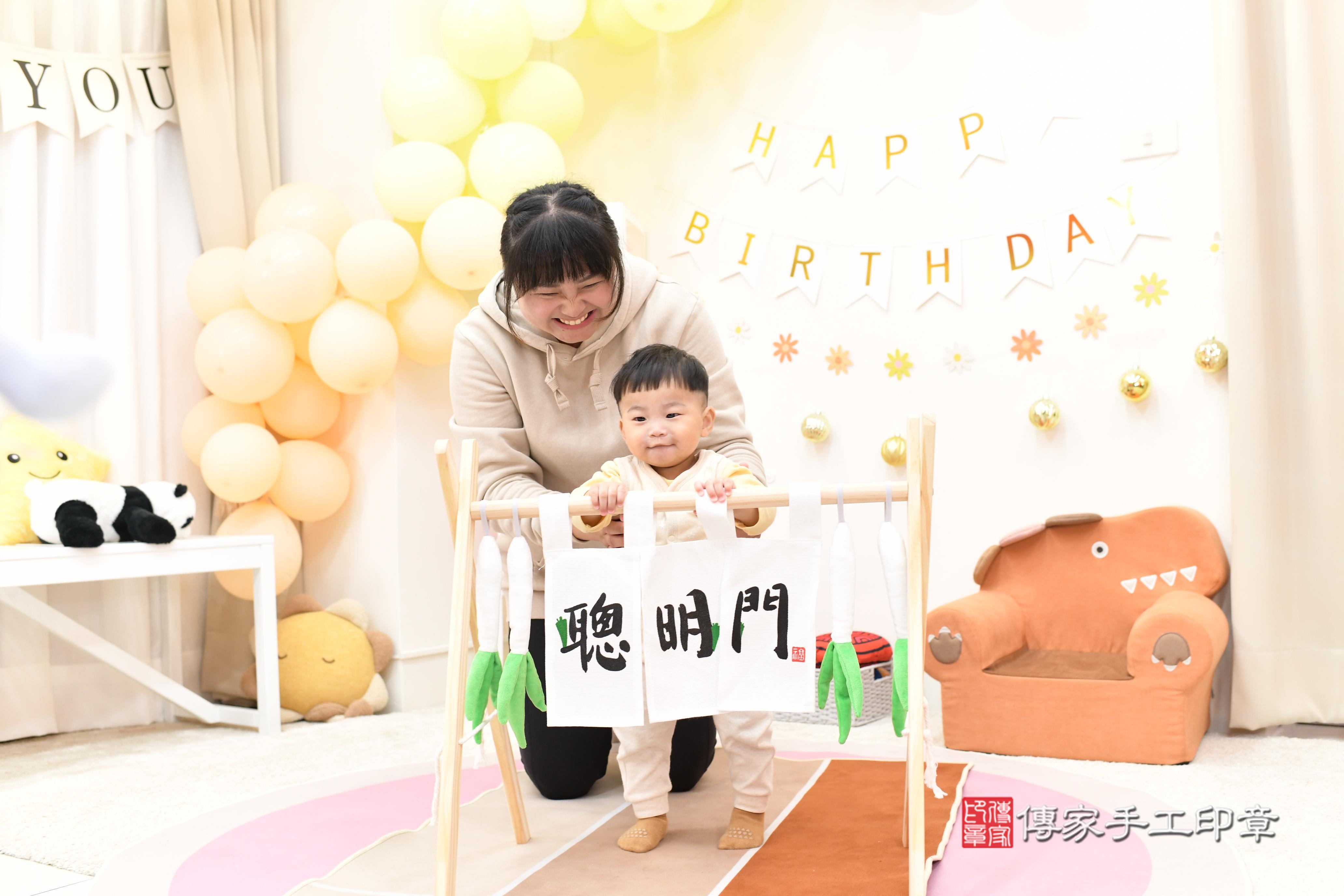 傳家手工印章高雄店、抓周、度脺、中國風會場、傳家嬰兒古禮、吉祥話、抓周道具物品24種、拍照。抓周證書。寶寶抓周、滿周歲、生日快樂、祝福
