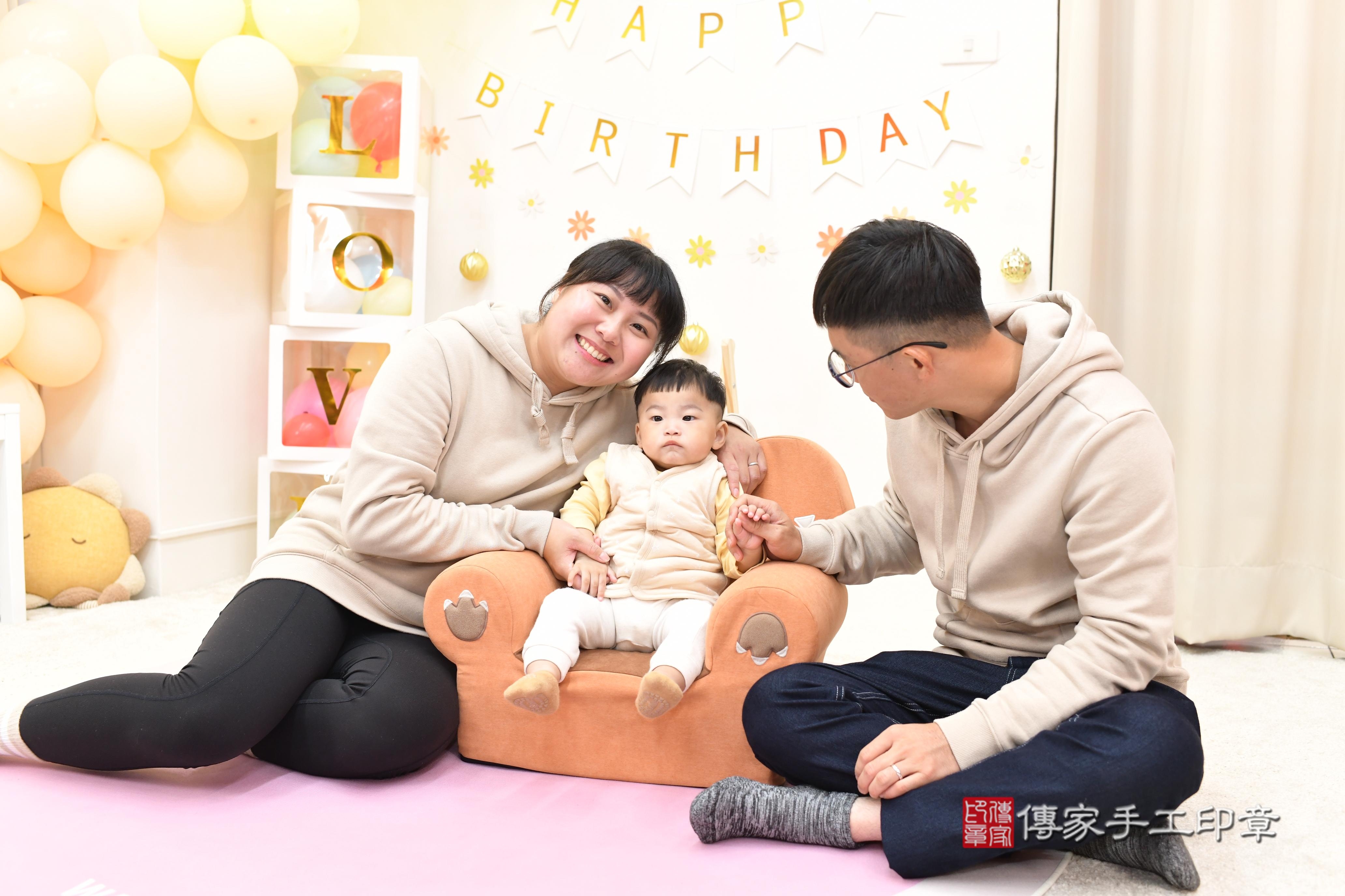 傳家手工印章高雄店、抓周、度脺、中國風會場、傳家嬰兒古禮、吉祥話、抓周道具物品24種、拍照。抓周證書。寶寶抓周、滿周歲、生日快樂、祝福