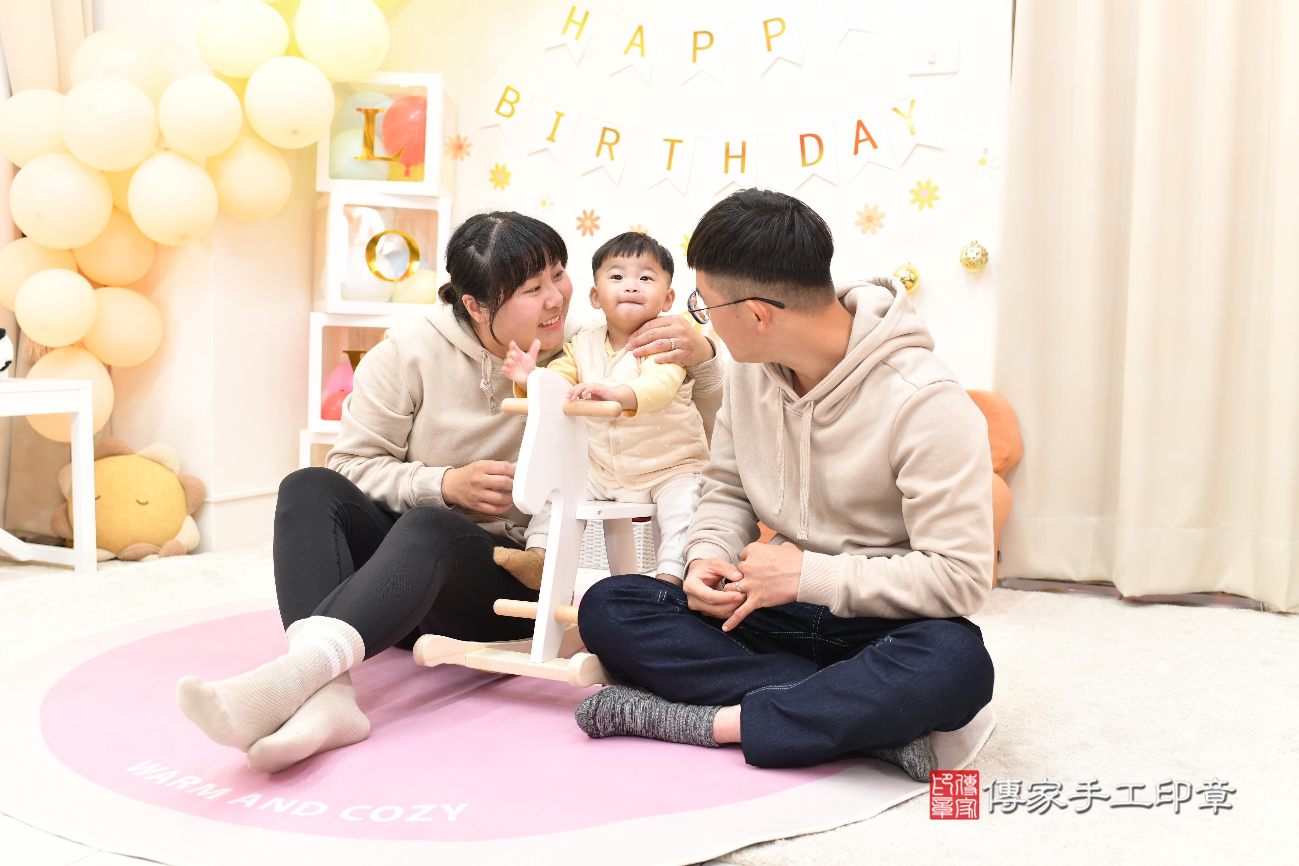 傳家手工印章高雄店、抓周、度脺、中國風會場、傳家嬰兒古禮、吉祥話、抓周道具物品24種、拍照。抓周證書。寶寶抓周、滿周歲、生日快樂、祝福