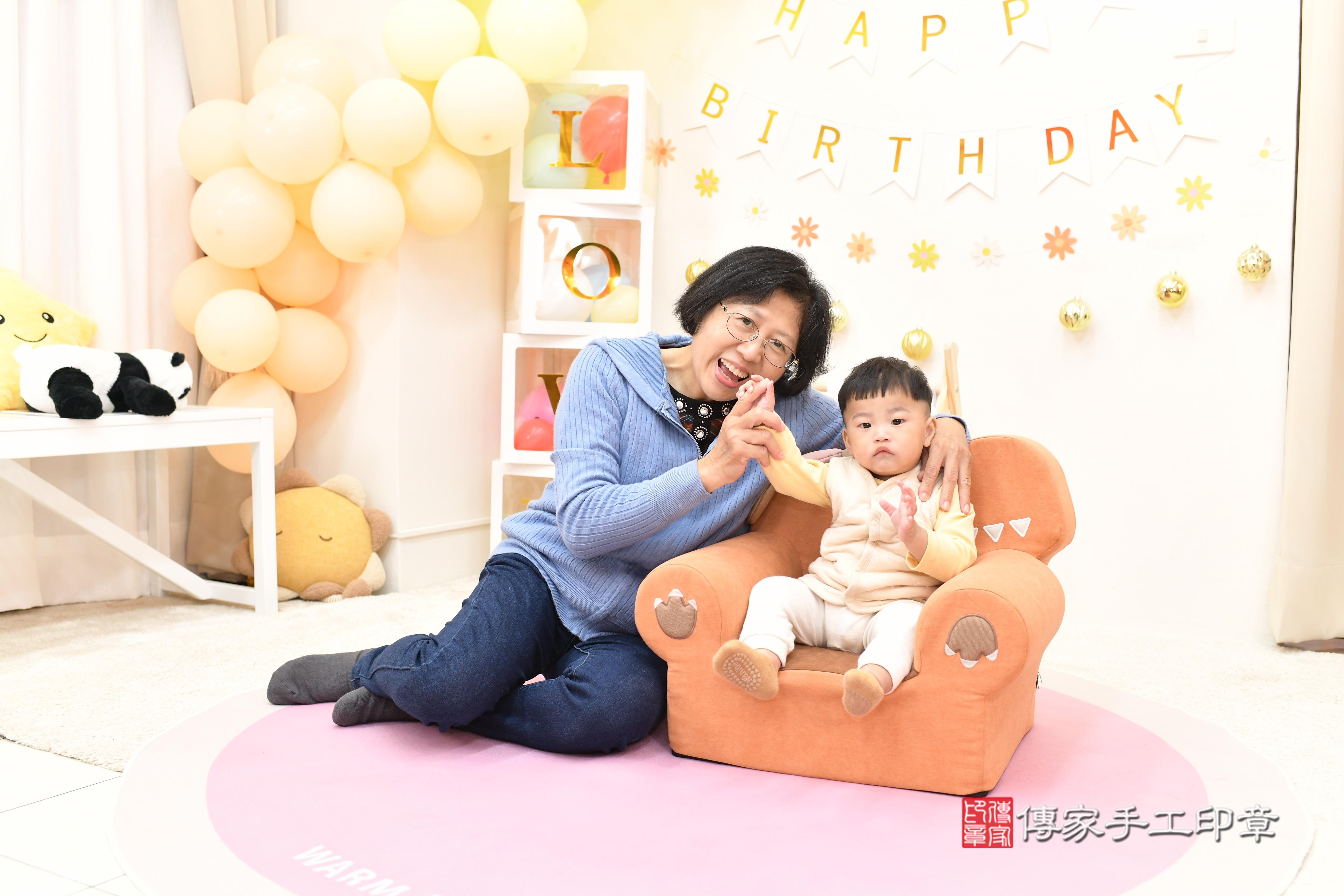 傳家手工印章高雄店、抓周、度脺、中國風會場、傳家嬰兒古禮、吉祥話、抓周道具物品24種、拍照。抓周證書。寶寶抓周、滿周歲、生日快樂、祝福