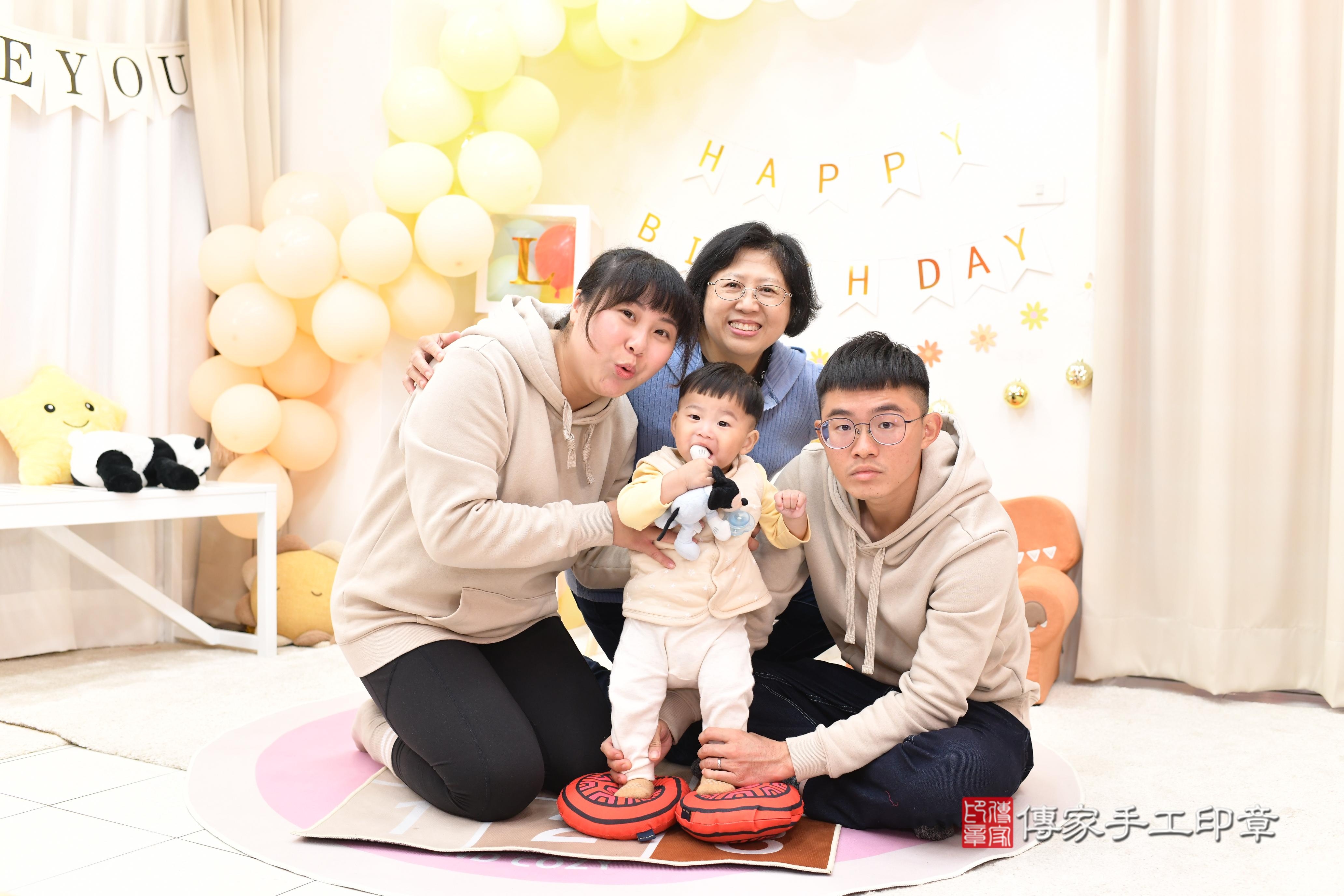 傳家手工印章高雄店、抓周、度脺、中國風會場、傳家嬰兒古禮、吉祥話、抓周道具物品24種、拍照。抓周證書。寶寶抓周、滿周歲、生日快樂、祝福