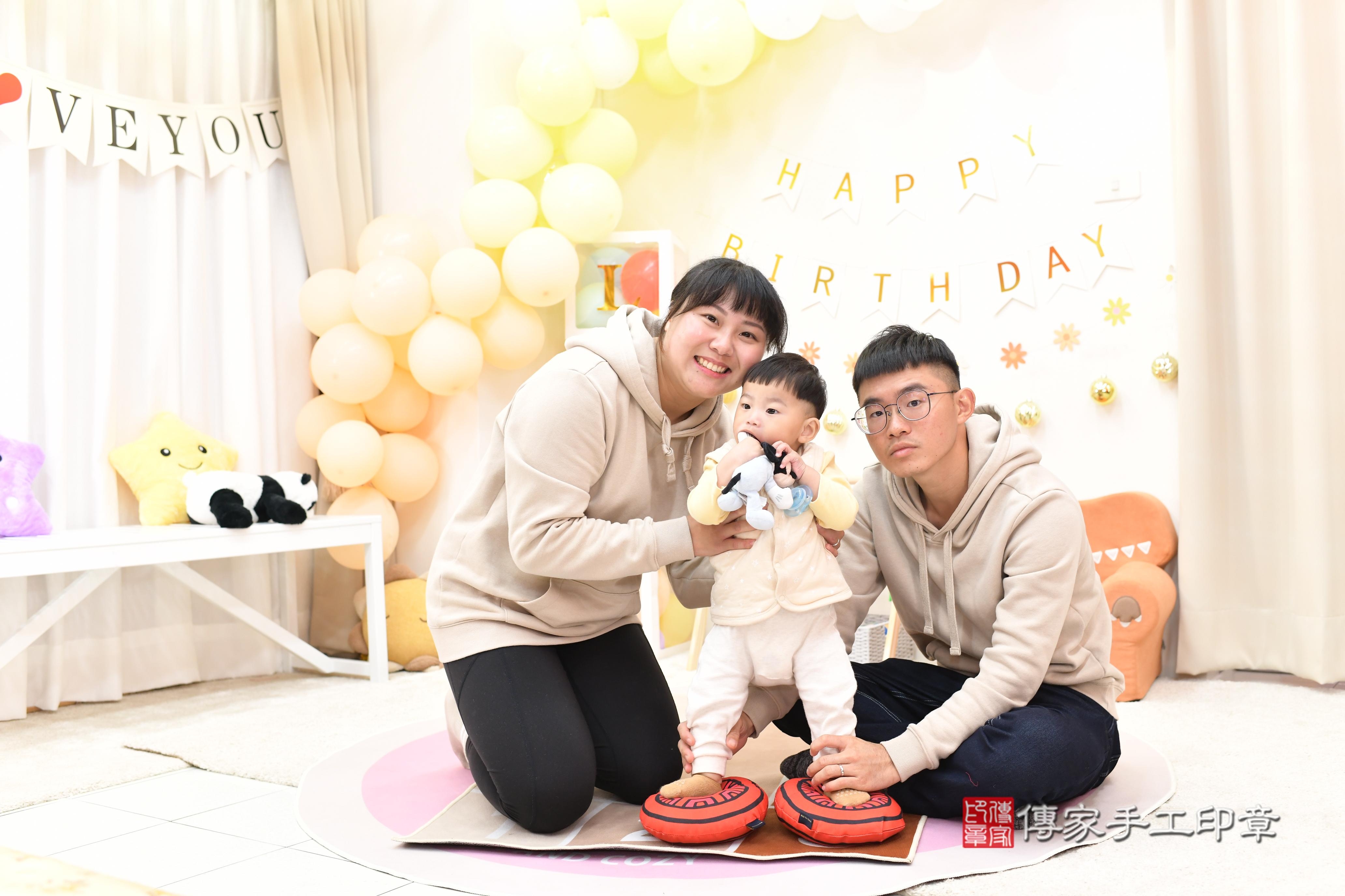 傳家手工印章高雄店、抓周、度脺、中國風會場、傳家嬰兒古禮、吉祥話、抓周道具物品24種、拍照。抓周證書。寶寶抓周、滿周歲、生日快樂、祝福