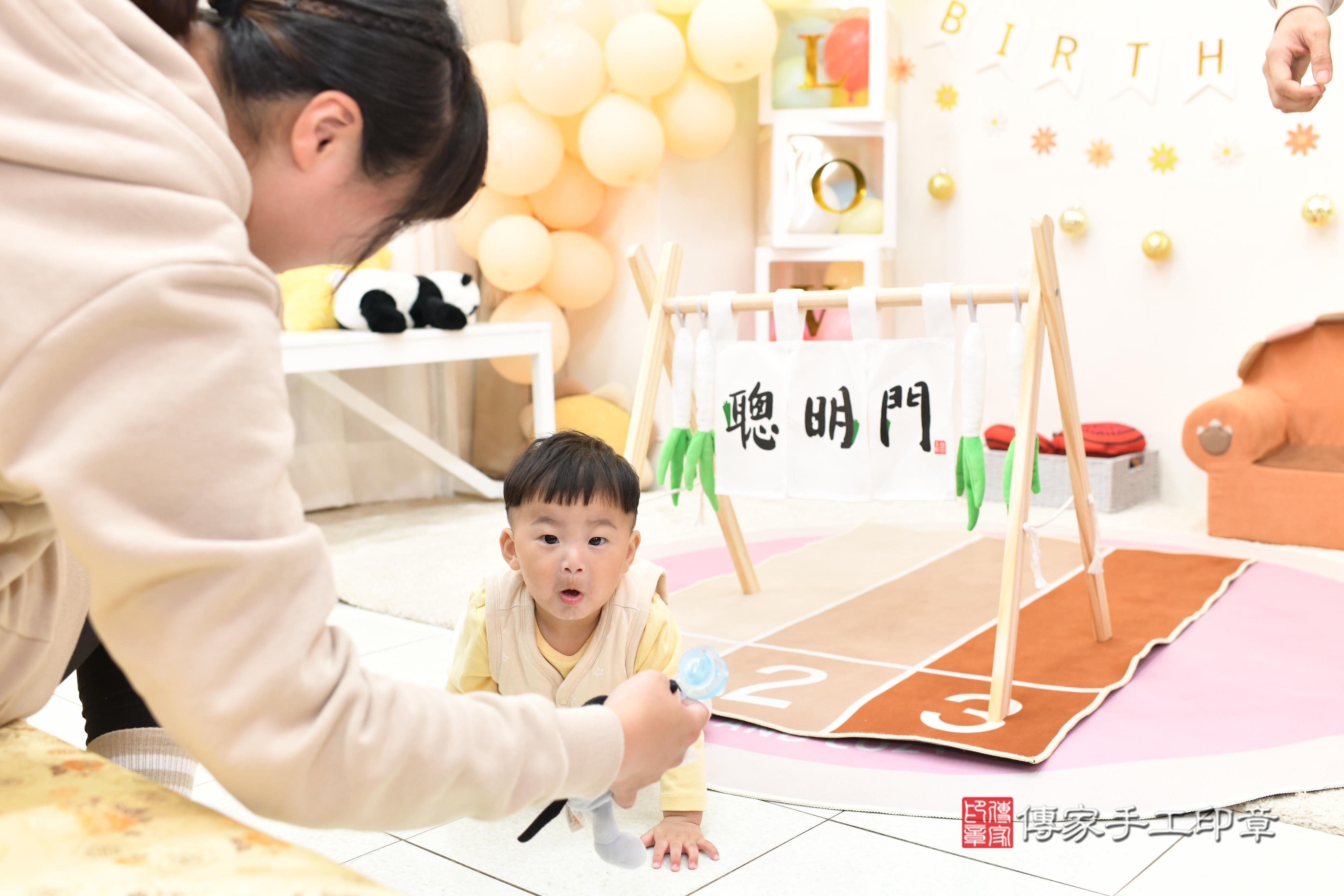 傳家手工印章高雄店、抓周、度脺、中國風會場、傳家嬰兒古禮、吉祥話、抓周道具物品24種、拍照。抓周證書。寶寶抓周、滿周歲、生日快樂、祝福