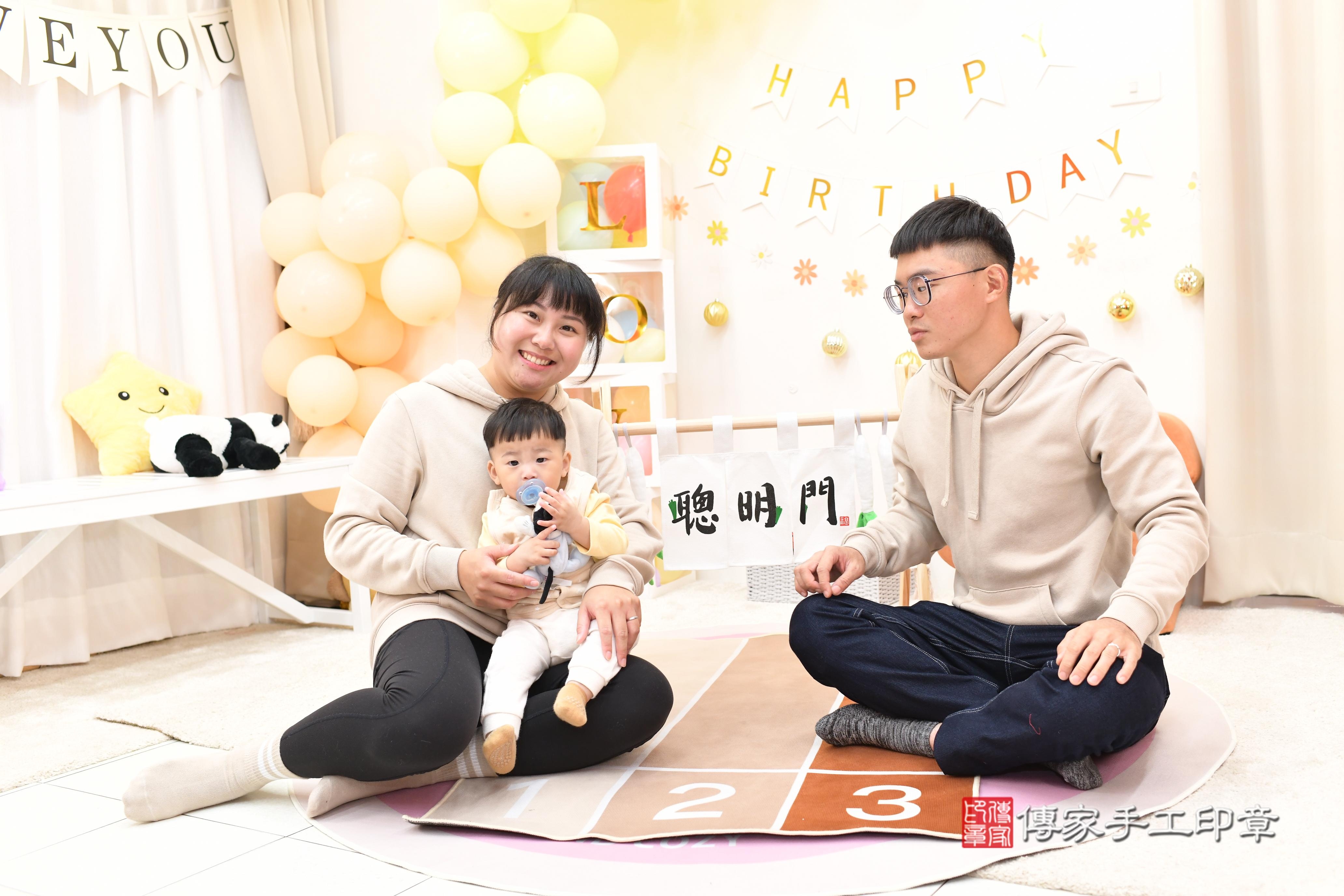 傳家手工印章高雄店、抓周、度脺、中國風會場、傳家嬰兒古禮、吉祥話、抓周道具物品24種、拍照。抓周證書。寶寶抓周、滿周歲、生日快樂、祝福