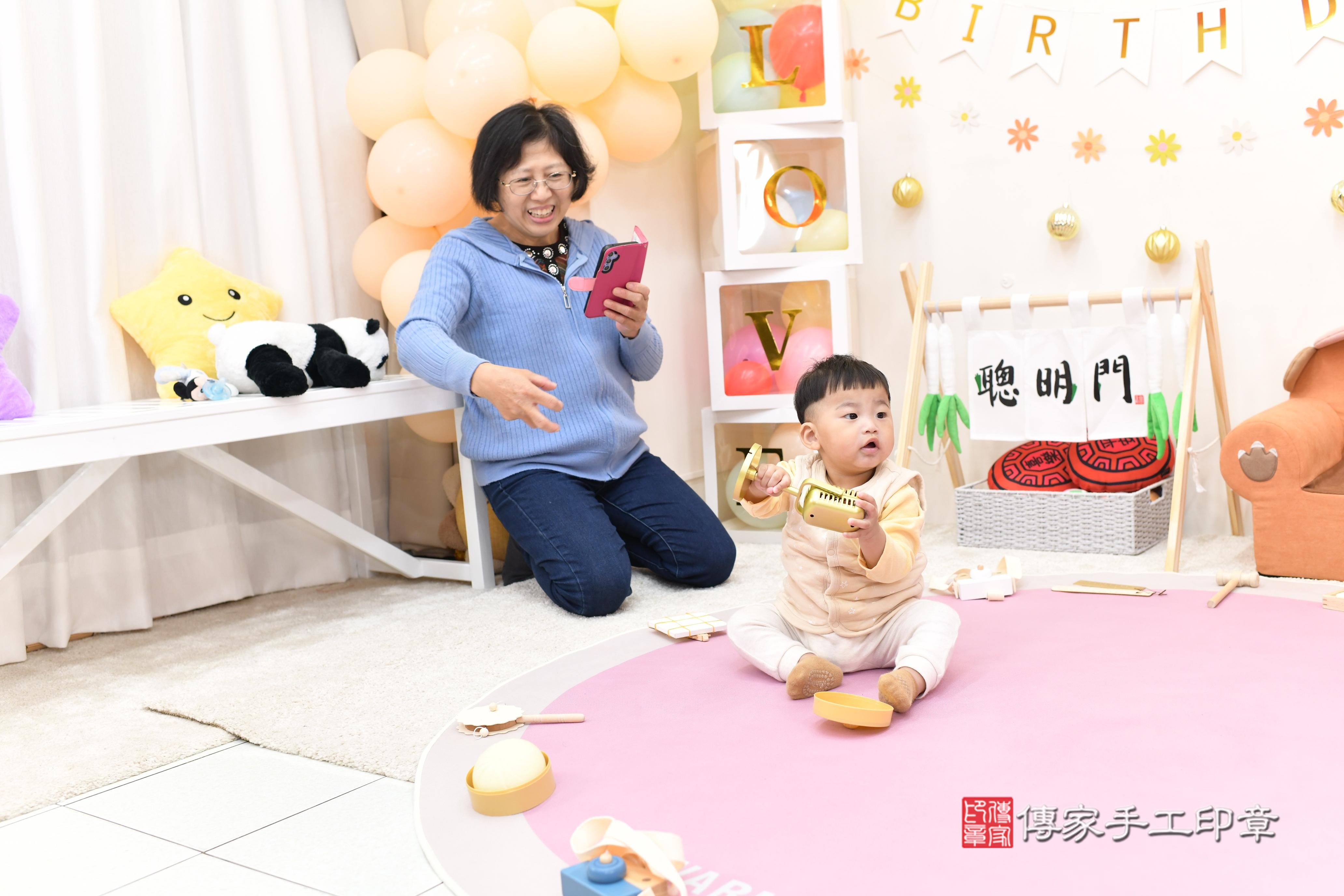 傳家手工印章高雄店、抓周、度脺、中國風會場、傳家嬰兒古禮、吉祥話、抓周道具物品24種、拍照。抓周證書。寶寶抓周、滿周歲、生日快樂、祝福