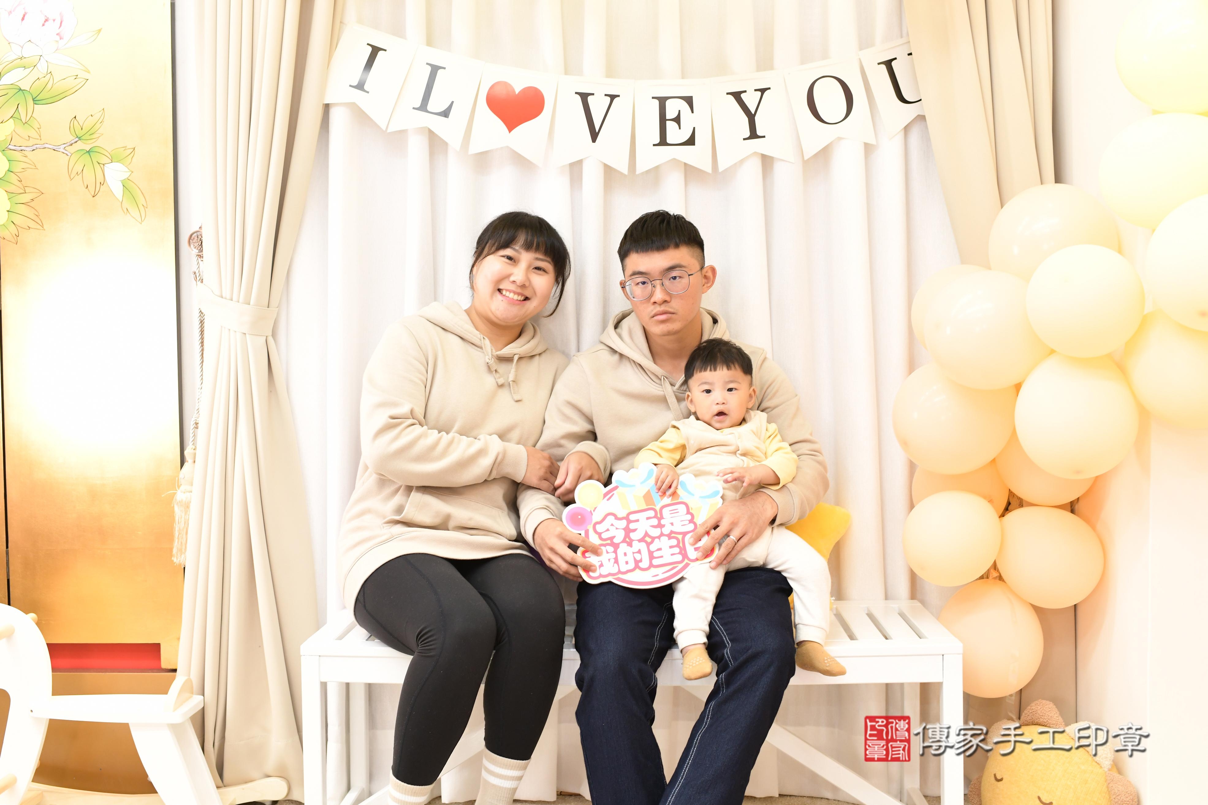 傳家手工印章高雄店、抓周、度脺、中國風會場、傳家嬰兒古禮、吉祥話、抓周道具物品24種、拍照。抓周證書。寶寶抓周、滿周歲、生日快樂、祝福