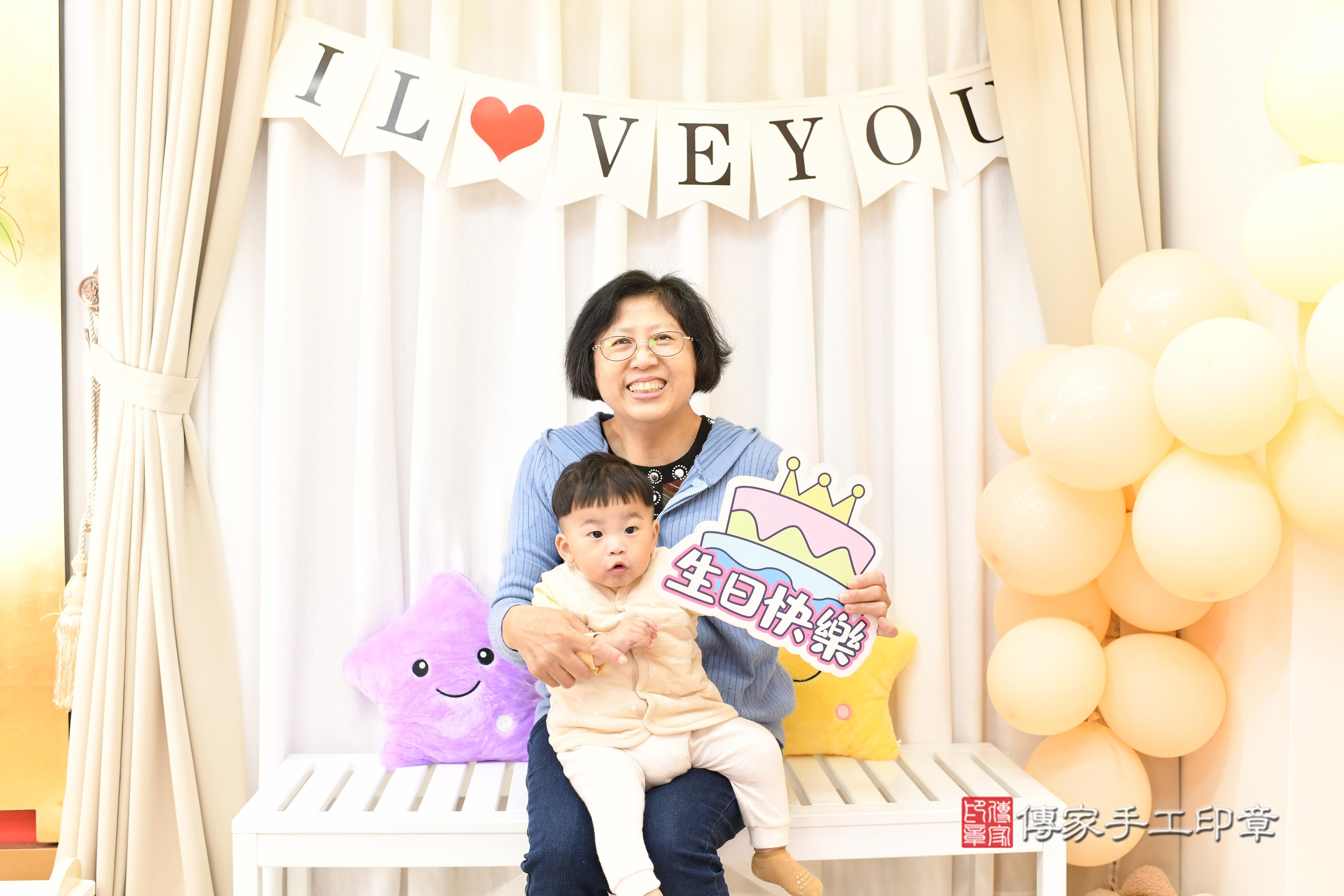 傳家手工印章高雄店、抓周、度脺、中國風會場、傳家嬰兒古禮、吉祥話、抓周道具物品24種、拍照。抓周證書。寶寶抓周、滿周歲、生日快樂、祝福