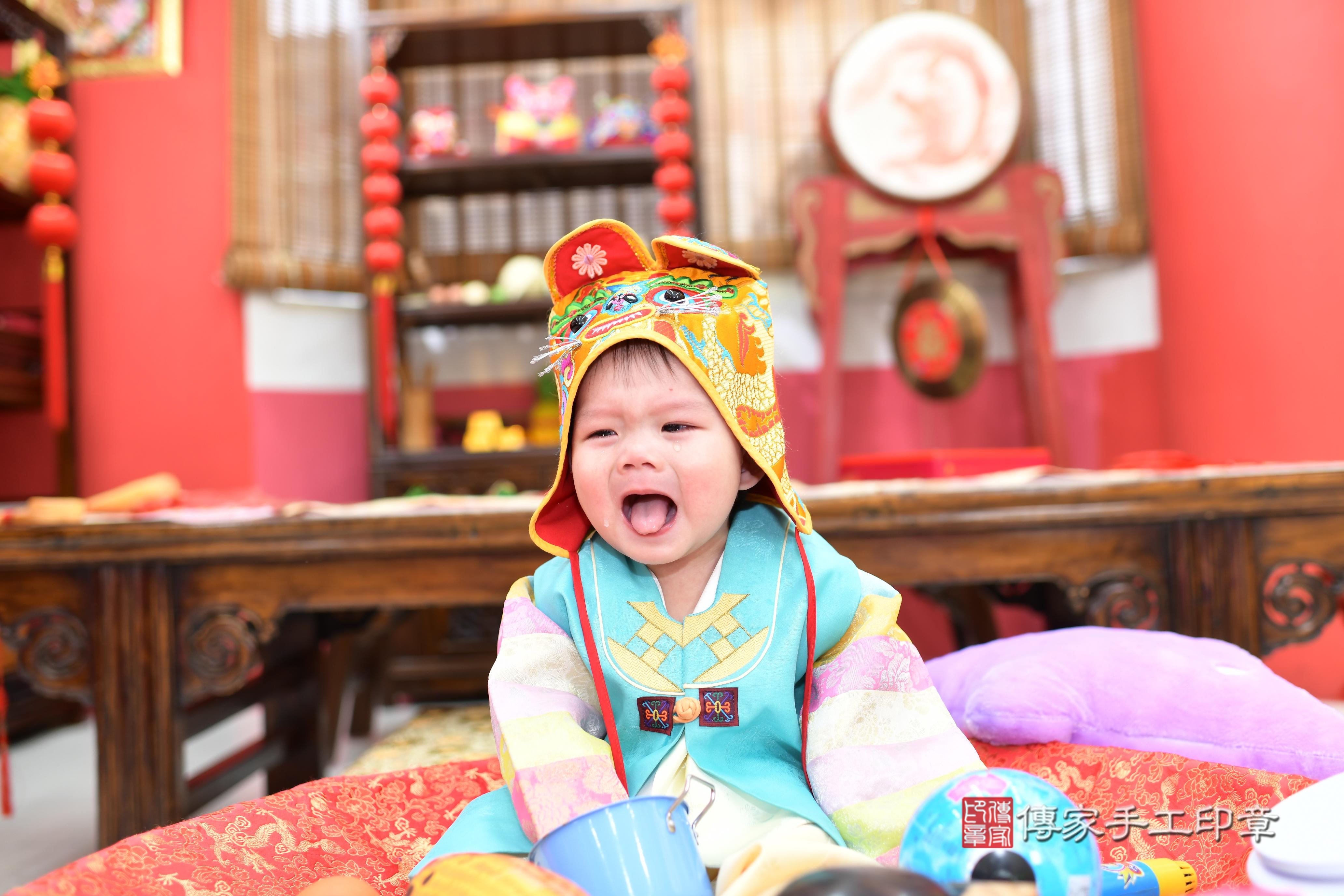 傳家手工印章高雄店、抓周、度脺、中國風會場、傳家嬰兒古禮、吉祥話、抓周道具物品24種、拍照。抓周證書。寶寶抓周、滿周歲、生日快樂、祝福