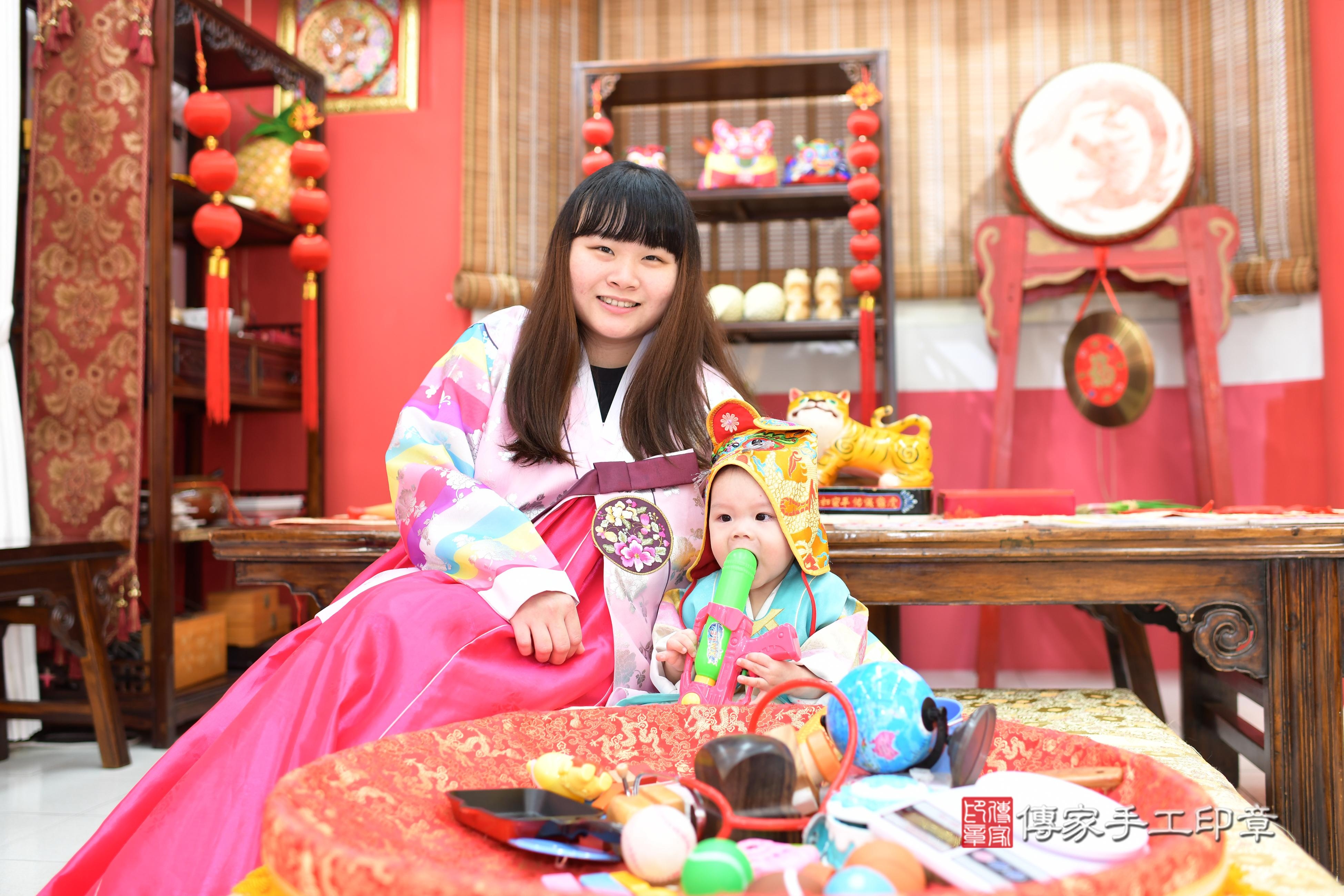 傳家手工印章高雄店、抓周、度脺、中國風會場、傳家嬰兒古禮、吉祥話、抓周道具物品24種、拍照。抓周證書。寶寶抓周、滿周歲、生日快樂、祝福