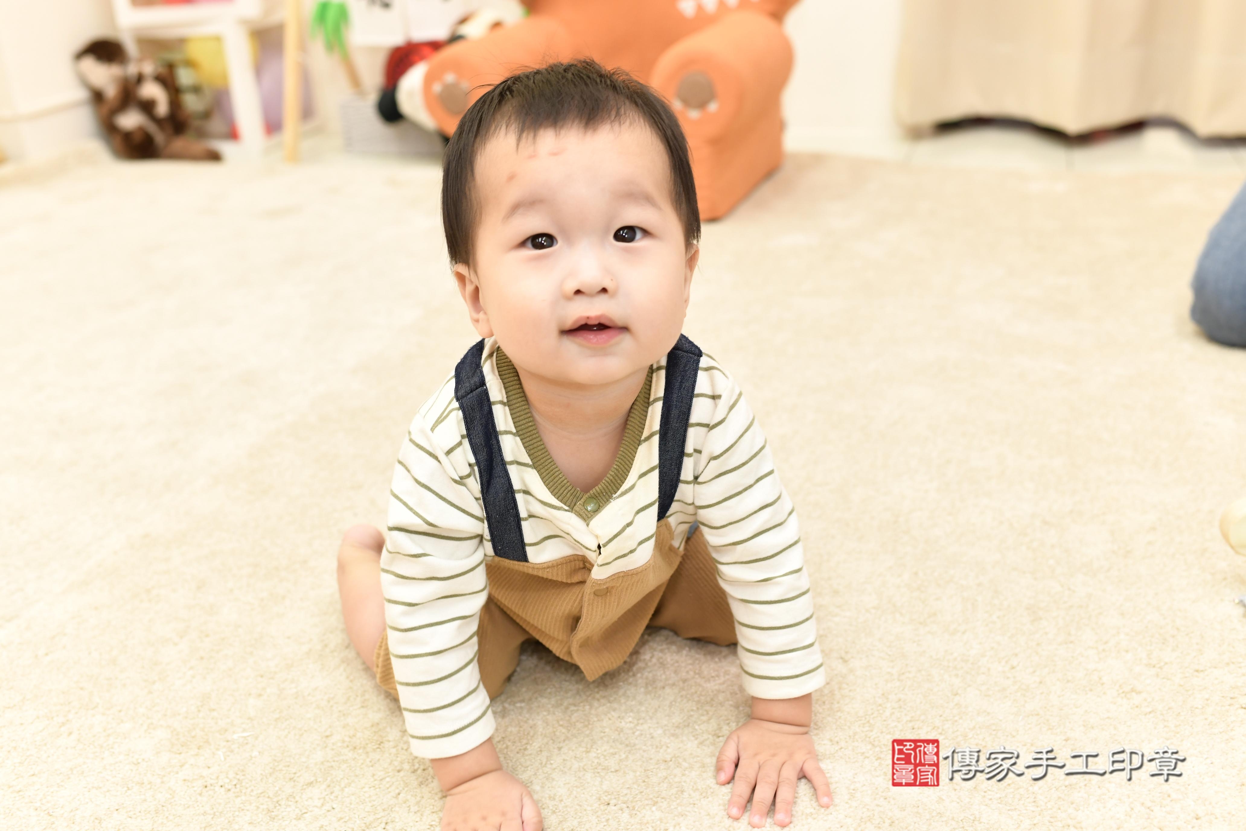 傳家手工印章高雄店、抓周、度脺、中國風會場、傳家嬰兒古禮、吉祥話、抓周道具物品24種、拍照。抓周證書。寶寶抓周、滿周歲、生日快樂、祝福