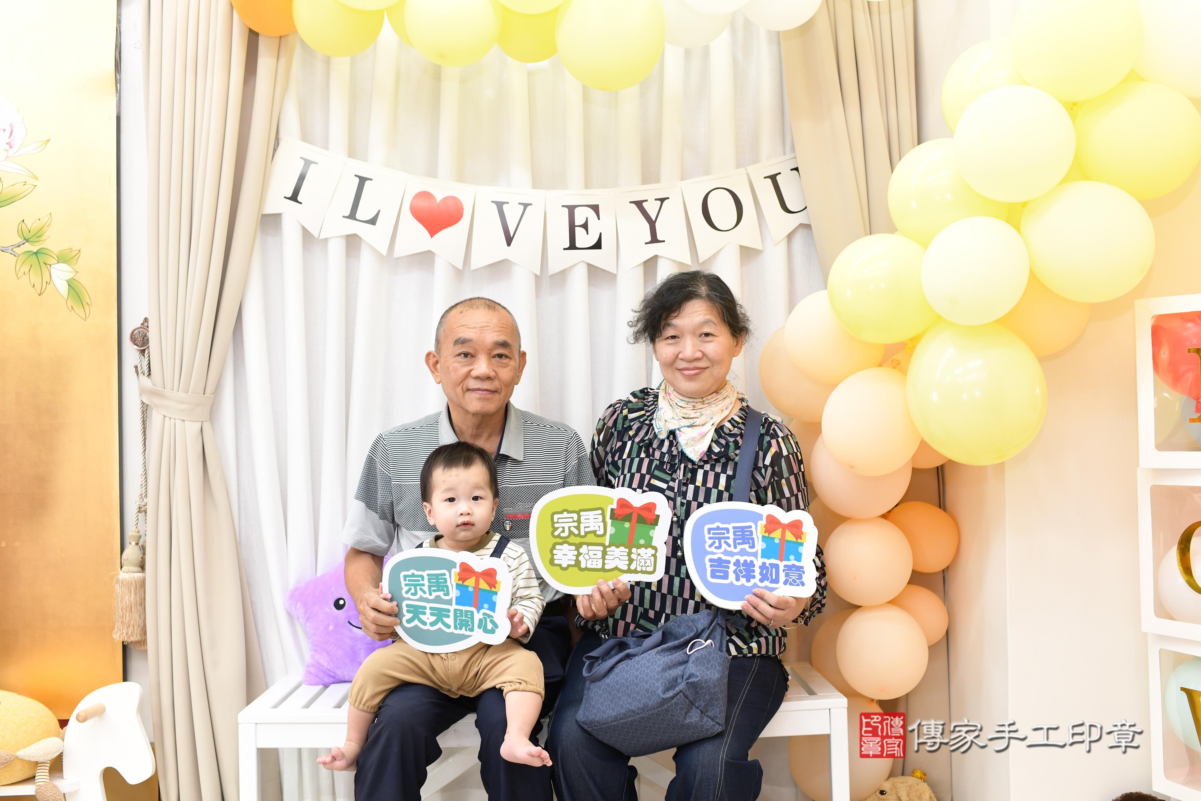 傳家手工印章高雄店、抓周、度脺、中國風會場、傳家嬰兒古禮、吉祥話、抓周道具物品24種、拍照。抓周證書。寶寶抓周、滿周歲、生日快樂、祝福