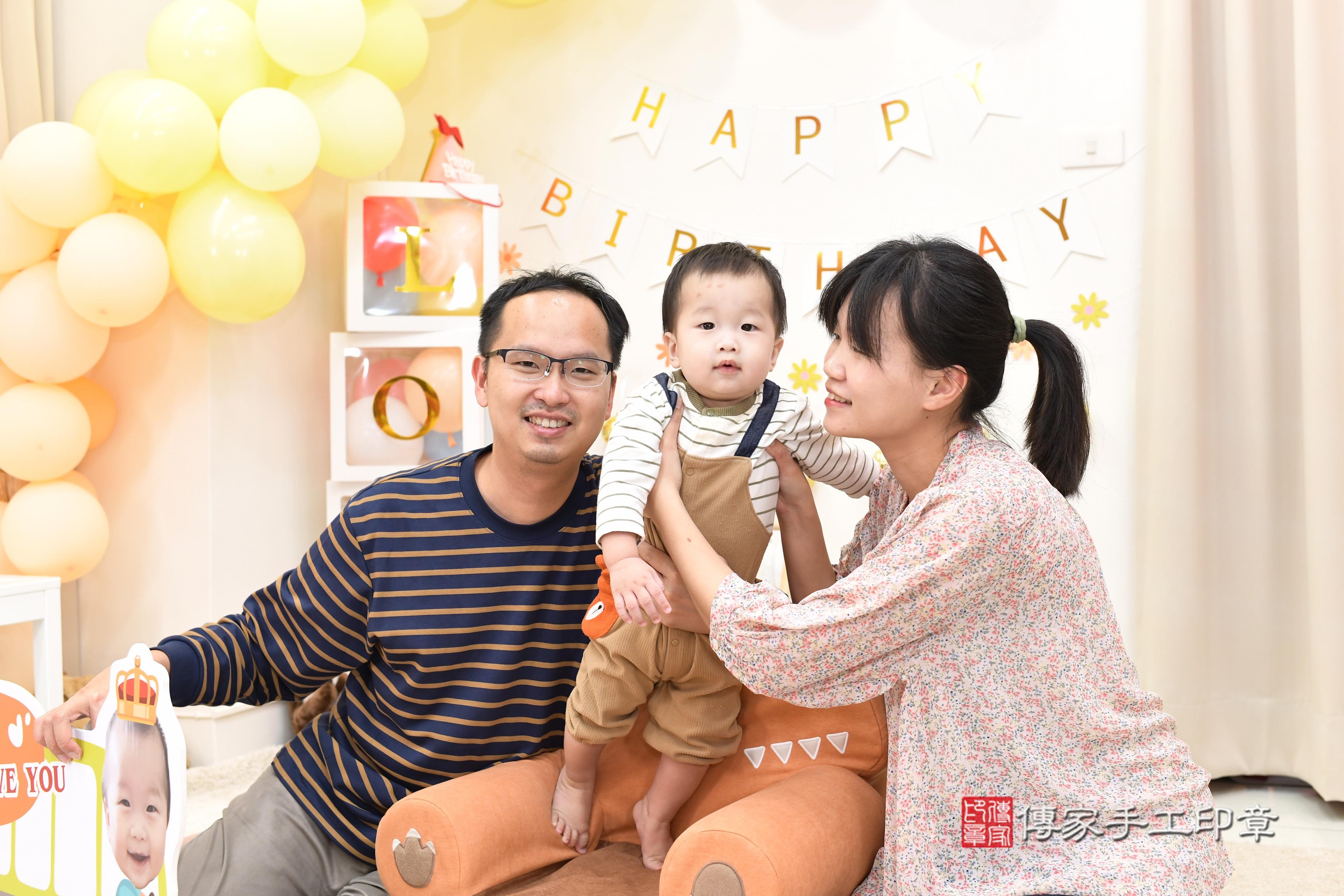 傳家手工印章高雄店、抓周、度脺、中國風會場、傳家嬰兒古禮、吉祥話、抓周道具物品24種、拍照。抓周證書。寶寶抓周、滿周歲、生日快樂、祝福