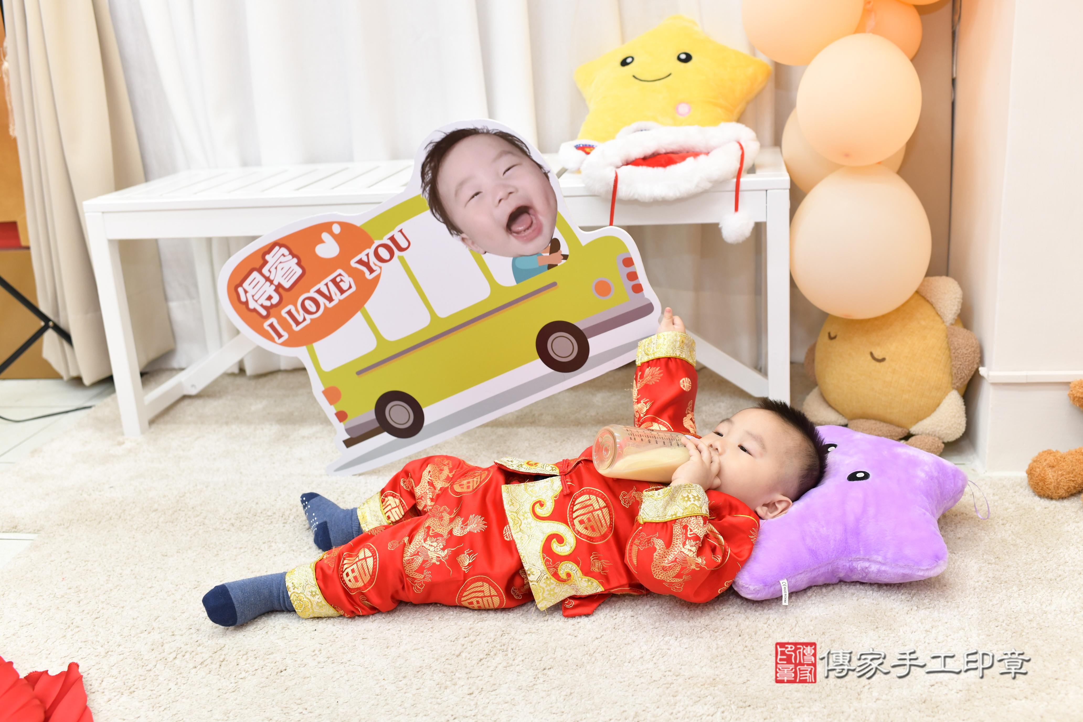 傳家手工印章高雄店、抓周、度脺、中國風會場、傳家嬰兒古禮、吉祥話、抓周道具物品24種、拍照。抓周證書。寶寶抓周、滿周歲、生日快樂、祝福 傳家手工印章高雄店、抓周、度脺、中國風會場、傳家嬰兒古禮、吉祥話、抓周道具物品24種、拍照。抓周證書。寶寶抓周、滿周歲、生日快樂、祝福