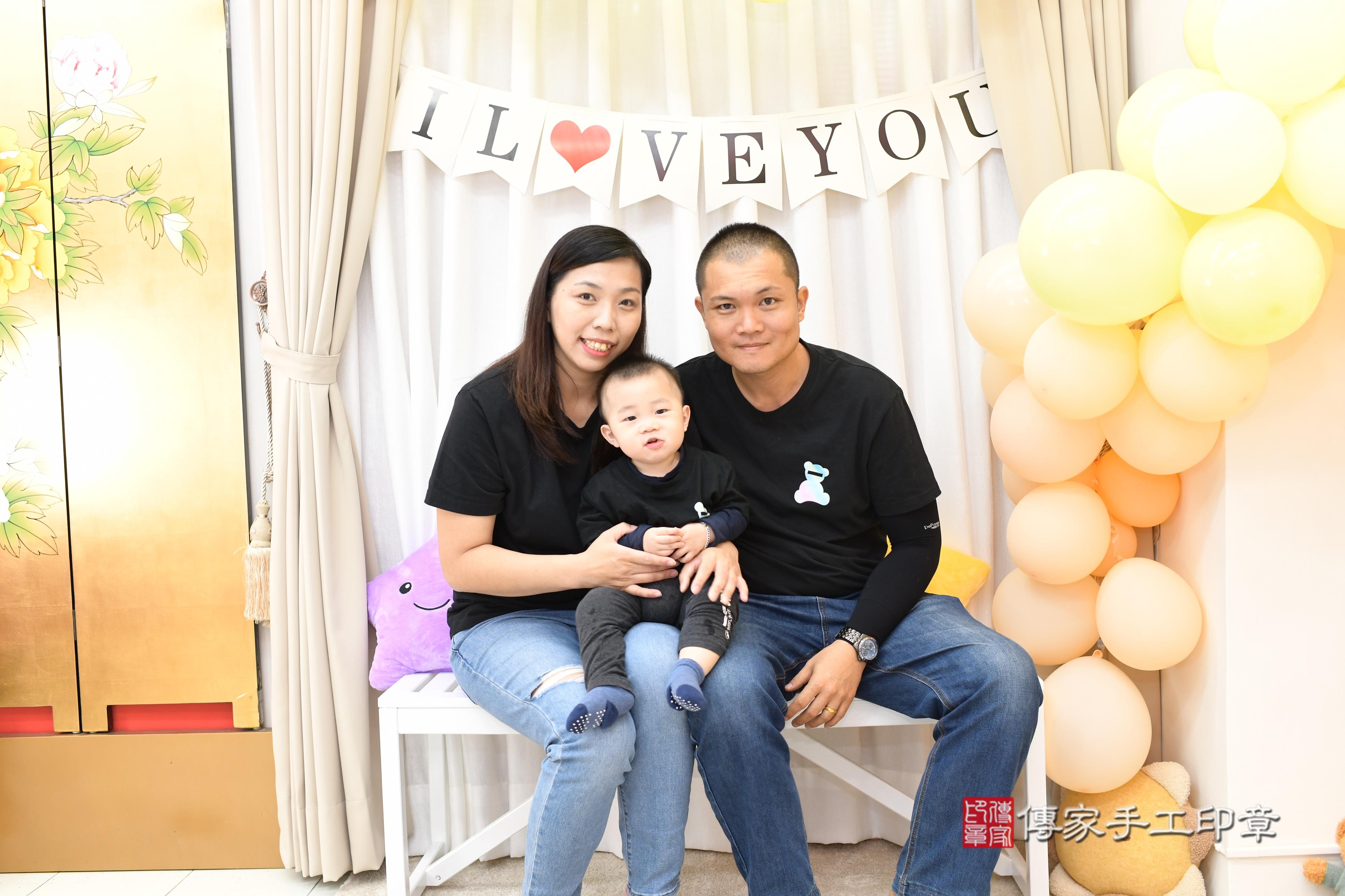 傳家手工印章高雄店、抓周、度脺、中國風會場、傳家嬰兒古禮、吉祥話、抓周道具物品24種、拍照。抓周證書。寶寶抓周、滿周歲、生日快樂、祝福 傳家手工印章高雄店、抓周、度脺、中國風會場、傳家嬰兒古禮、吉祥話、抓周道具物品24種、拍照。抓周證書。寶寶抓周、滿周歲、生日快樂、祝福