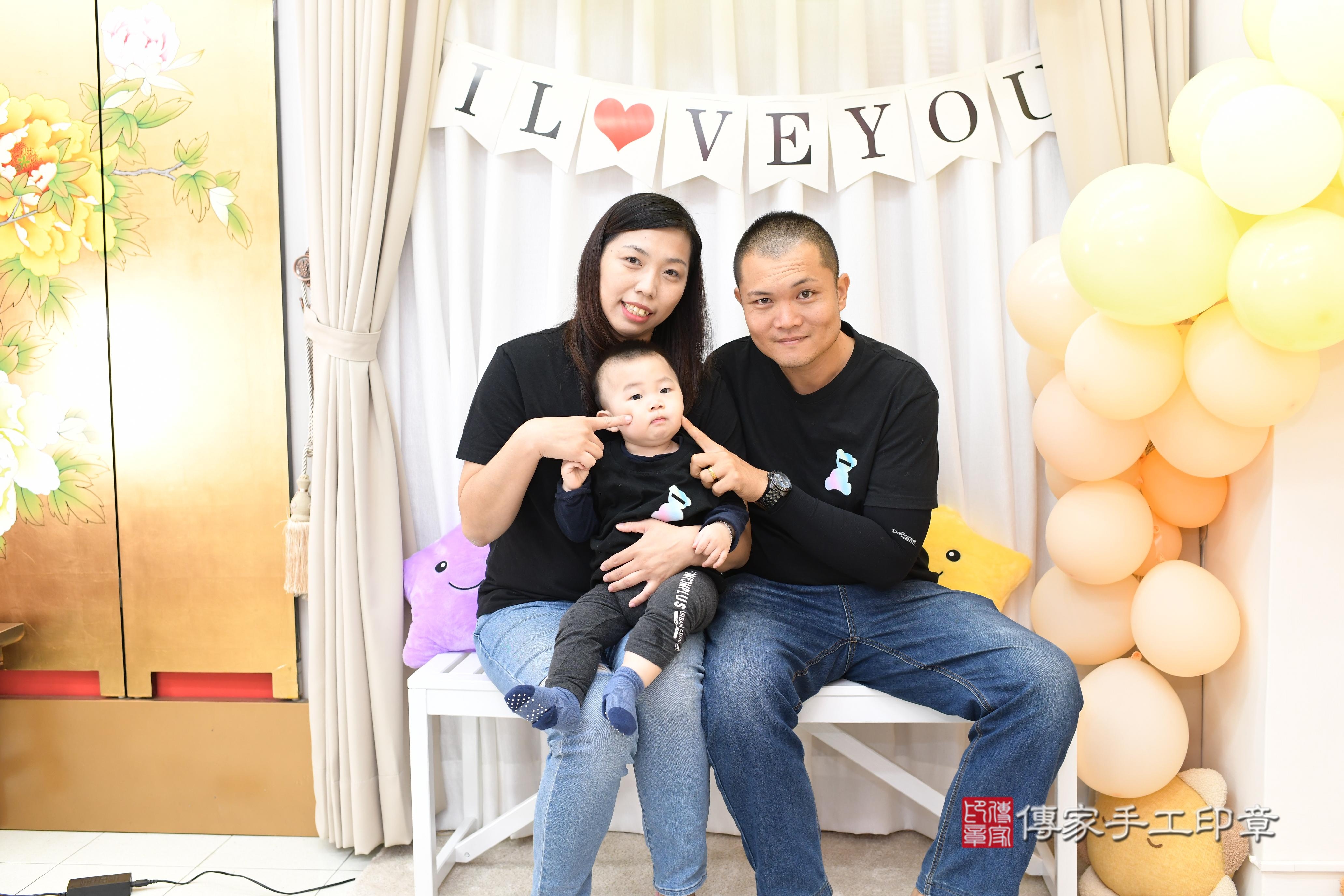 傳家手工印章高雄店、抓周、度脺、中國風會場、傳家嬰兒古禮、吉祥話、抓周道具物品24種、拍照。抓周證書。寶寶抓周、滿周歲、生日快樂、祝福 傳家手工印章高雄店、抓周、度脺、中國風會場、傳家嬰兒古禮、吉祥話、抓周道具物品24種、拍照。抓周證書。寶寶抓周、滿周歲、生日快樂、祝福