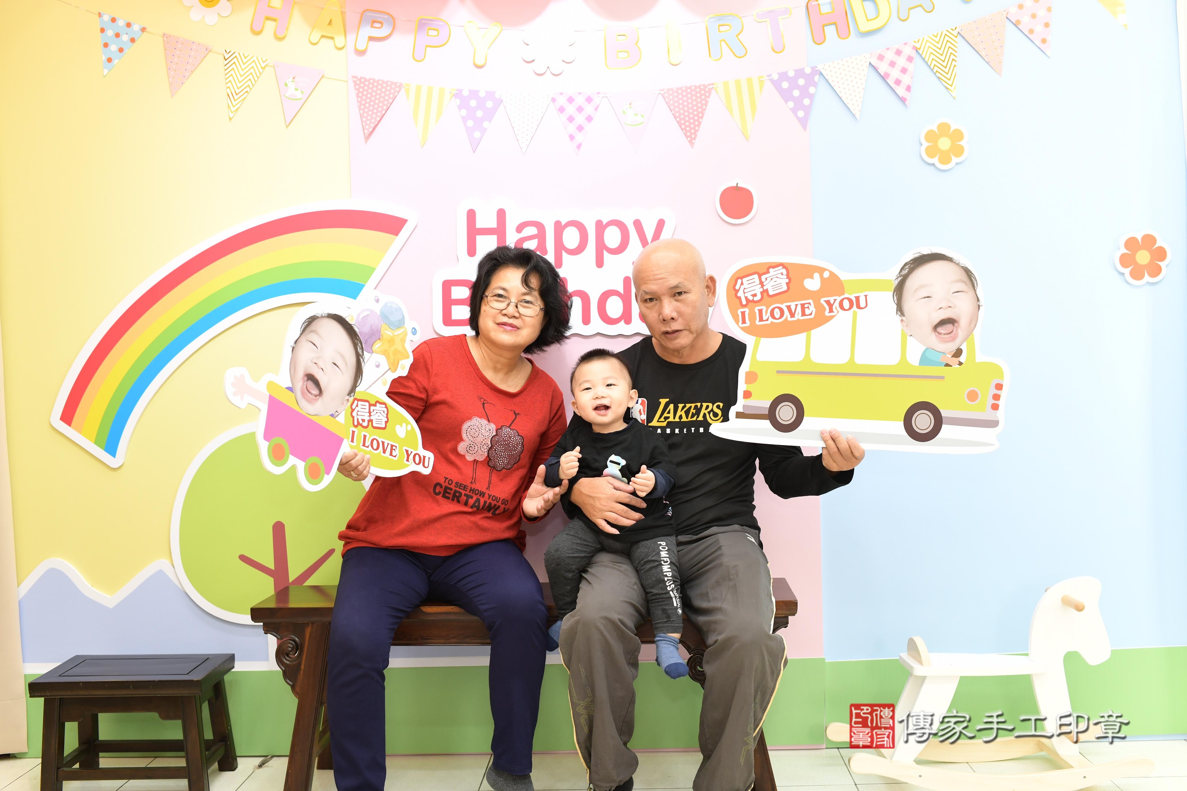 傳家手工印章高雄店、抓周、度脺、中國風會場、傳家嬰兒古禮、吉祥話、抓周道具物品24種、拍照。抓周證書。寶寶抓周、滿周歲、生日快樂、祝福 傳家手工印章高雄店、抓周、度脺、中國風會場、傳家嬰兒古禮、吉祥話、抓周道具物品24種、拍照。抓周證書。寶寶抓周、滿周歲、生日快樂、祝福