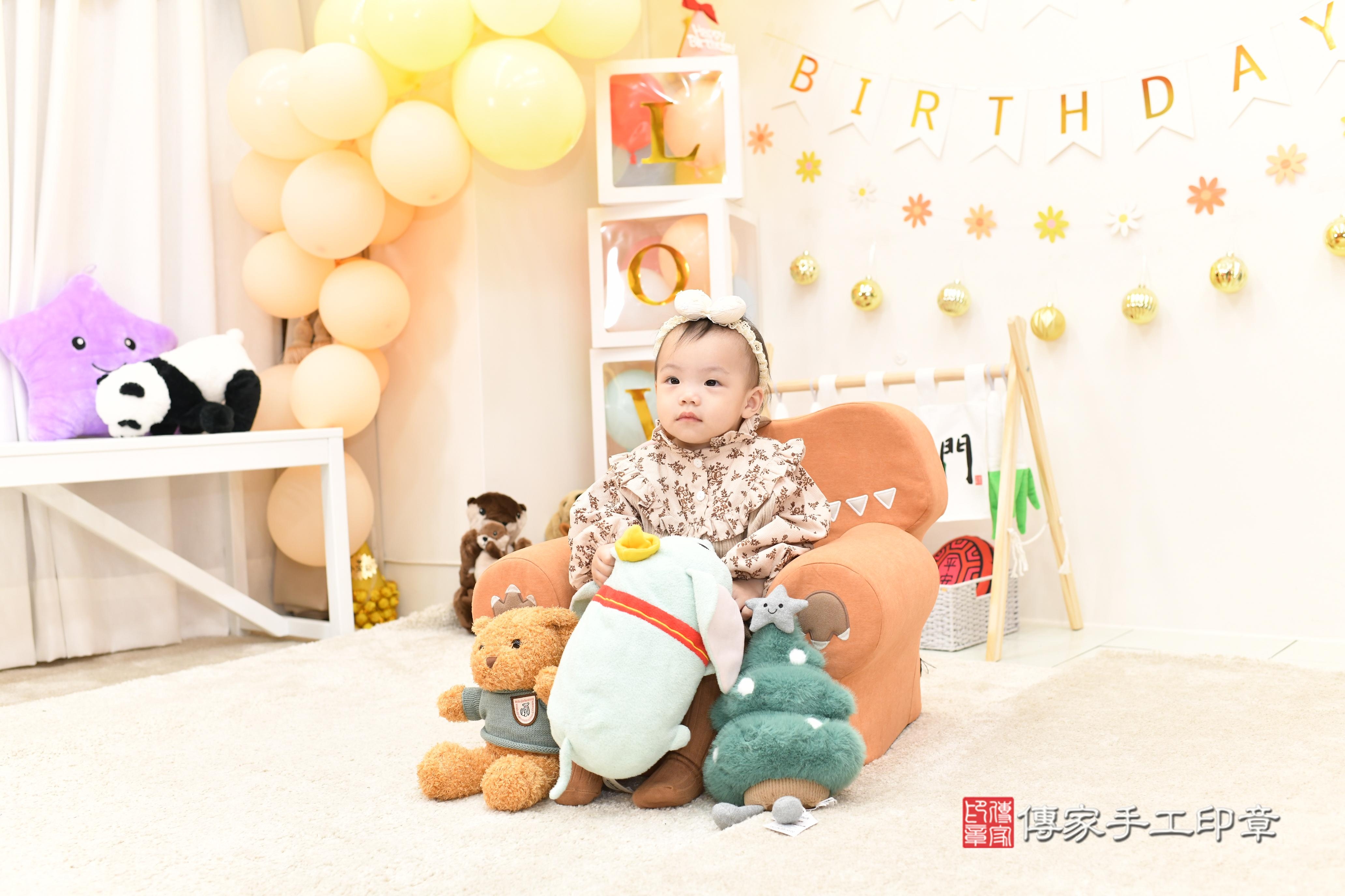 傳家手工印章高雄店、抓周、度脺、中國風會場、傳家嬰兒古禮、吉祥話、抓周道具物品24種、拍照。抓周證書。寶寶抓周、滿周歲、生日快樂、祝福 傳家手工印章高雄店、抓周、度脺、中國風會場、傳家嬰兒古禮、吉祥話、抓周道具物品24種、拍照。抓周證書。寶寶抓周、滿周歲、生日快樂、祝福