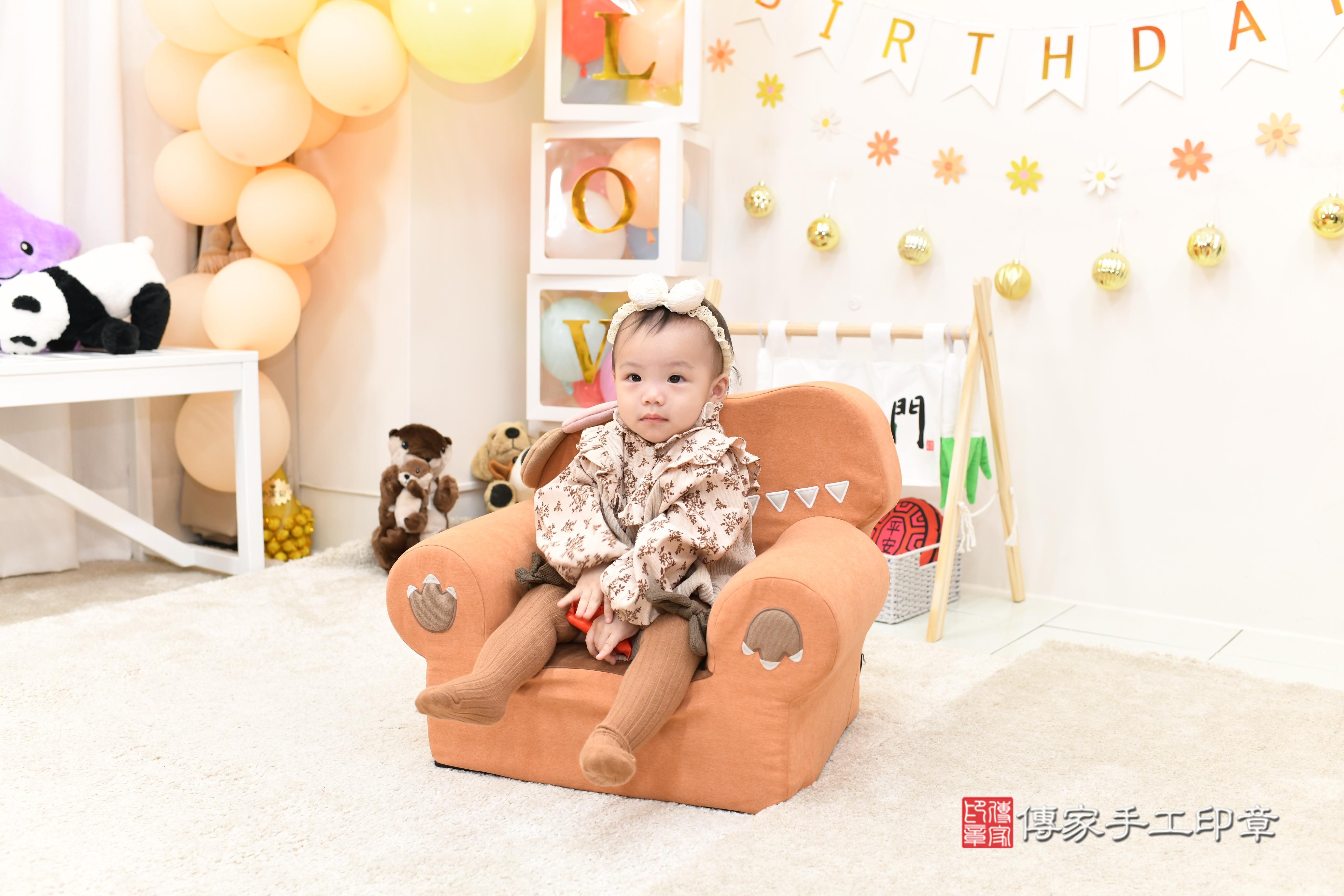 傳家手工印章高雄店、抓周、度脺、中國風會場、傳家嬰兒古禮、吉祥話、抓周道具物品24種、拍照。抓周證書。寶寶抓周、滿周歲、生日快樂、祝福 傳家手工印章高雄店、抓周、度脺、中國風會場、傳家嬰兒古禮、吉祥話、抓周道具物品24種、拍照。抓周證書。寶寶抓周、滿周歲、生日快樂、祝福