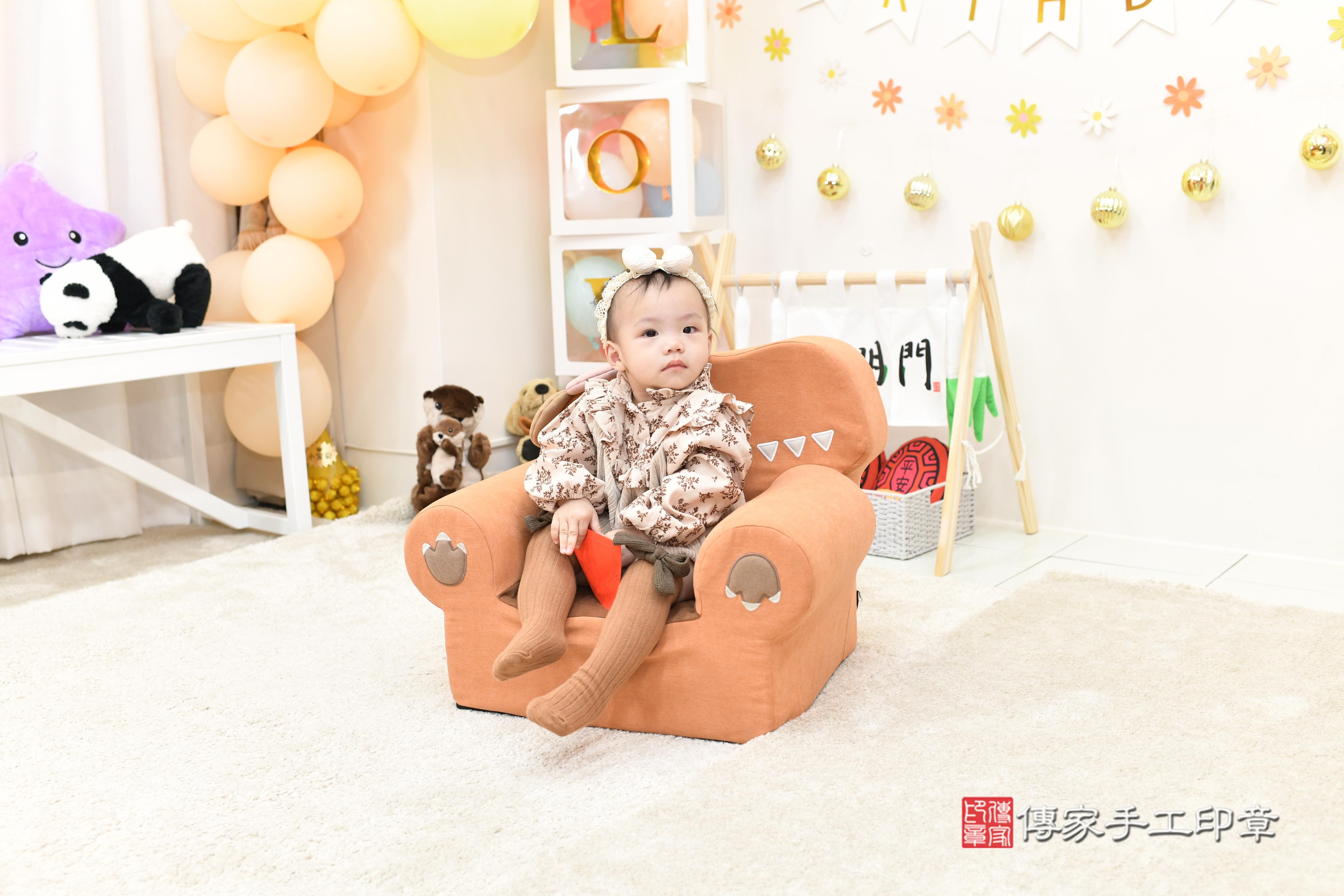 傳家手工印章高雄店、抓周、度脺、中國風會場、傳家嬰兒古禮、吉祥話、抓周道具物品24種、拍照。抓周證書。寶寶抓周、滿周歲、生日快樂、祝福 傳家手工印章高雄店、抓周、度脺、中國風會場、傳家嬰兒古禮、吉祥話、抓周道具物品24種、拍照。抓周證書。寶寶抓周、滿周歲、生日快樂、祝福