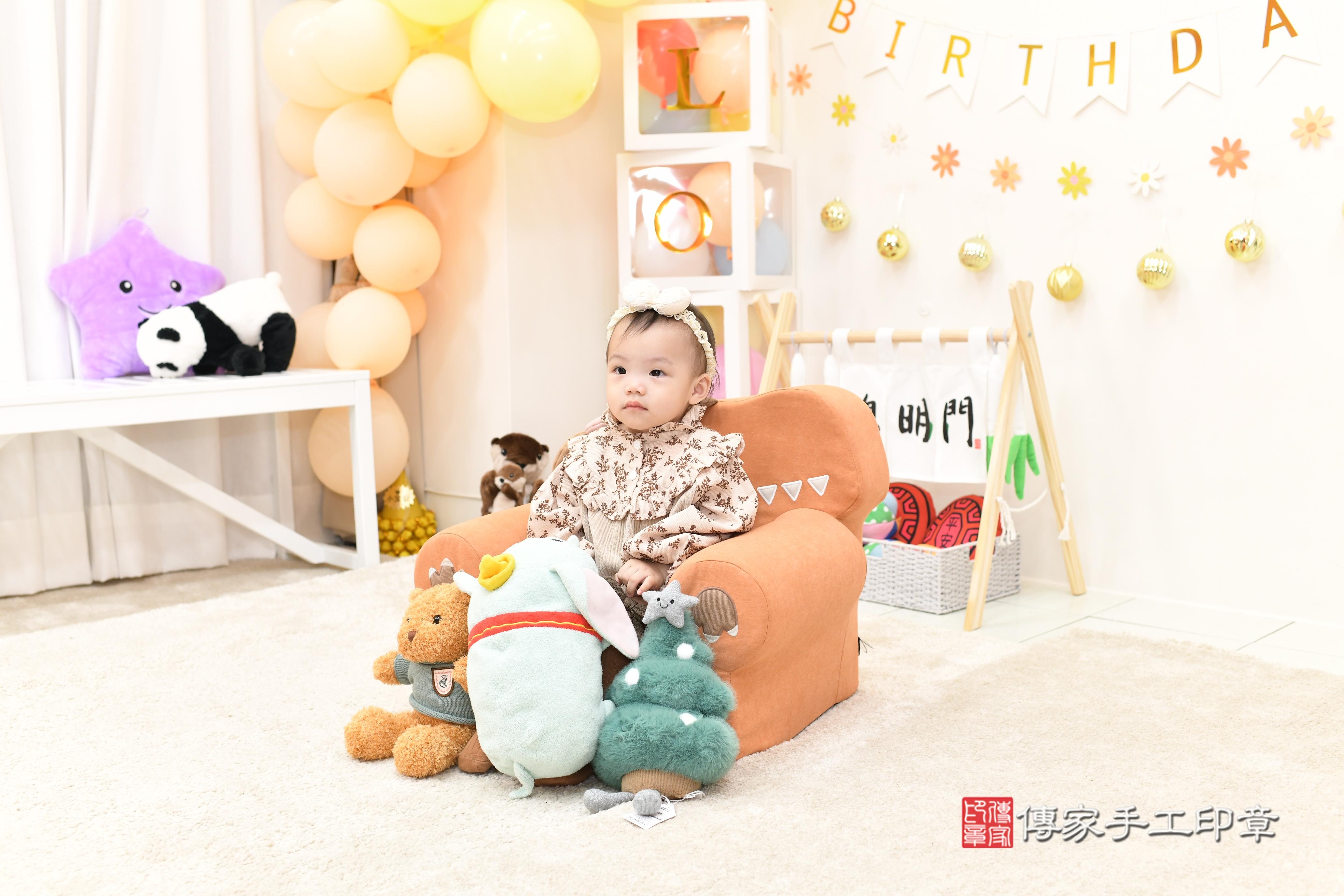 傳家手工印章高雄店、抓周、度脺、中國風會場、傳家嬰兒古禮、吉祥話、抓周道具物品24種、拍照。抓周證書。寶寶抓周、滿周歲、生日快樂、祝福 傳家手工印章高雄店、抓周、度脺、中國風會場、傳家嬰兒古禮、吉祥話、抓周道具物品24種、拍照。抓周證書。寶寶抓周、滿周歲、生日快樂、祝福