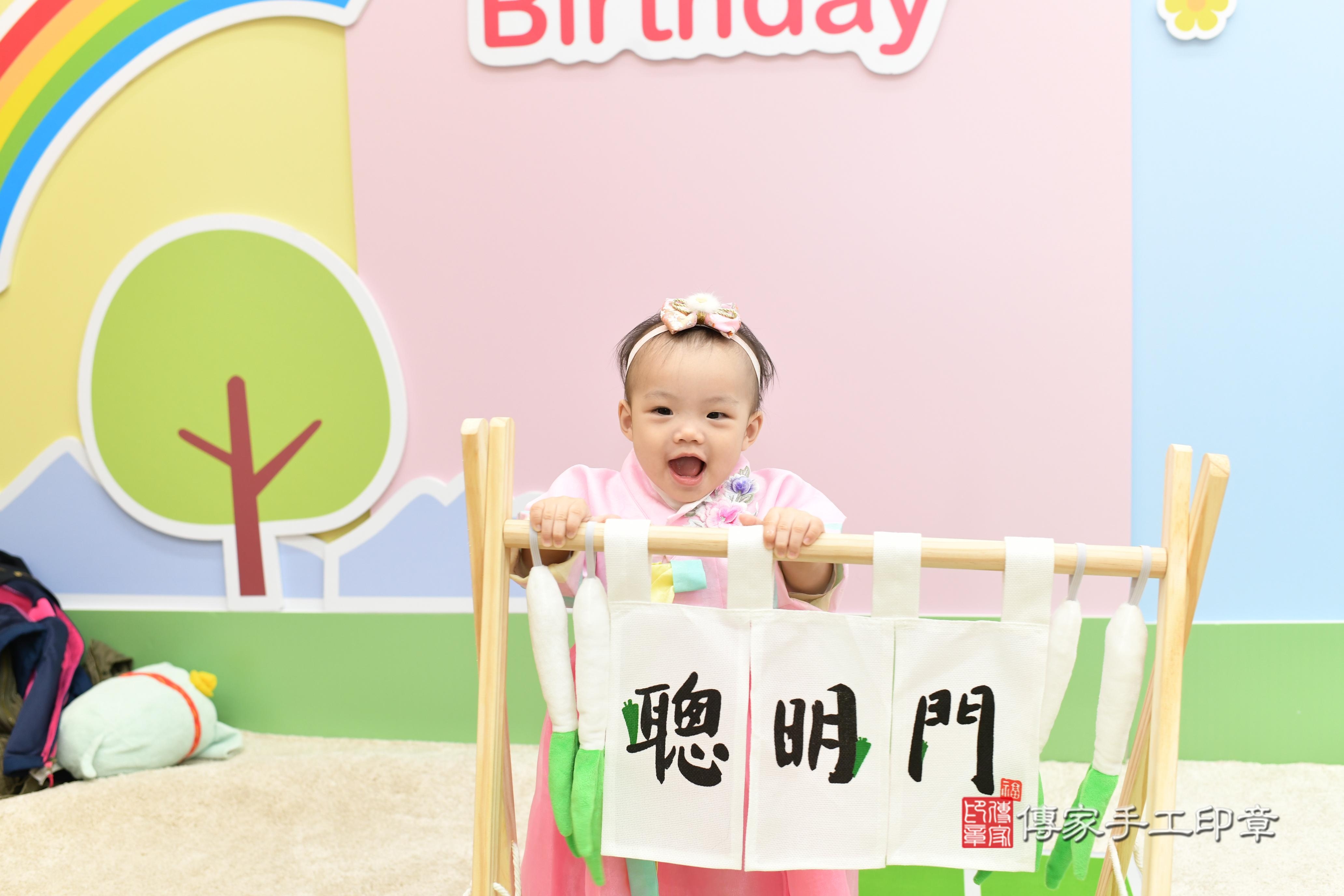 傳家手工印章高雄店、抓周、度脺、中國風會場、傳家嬰兒古禮、吉祥話、抓周道具物品24種、拍照。抓周證書。寶寶抓周、滿周歲、生日快樂、祝福 傳家手工印章高雄店、抓周、度脺、中國風會場、傳家嬰兒古禮、吉祥話、抓周道具物品24種、拍照。抓周證書。寶寶抓周、滿周歲、生日快樂、祝福