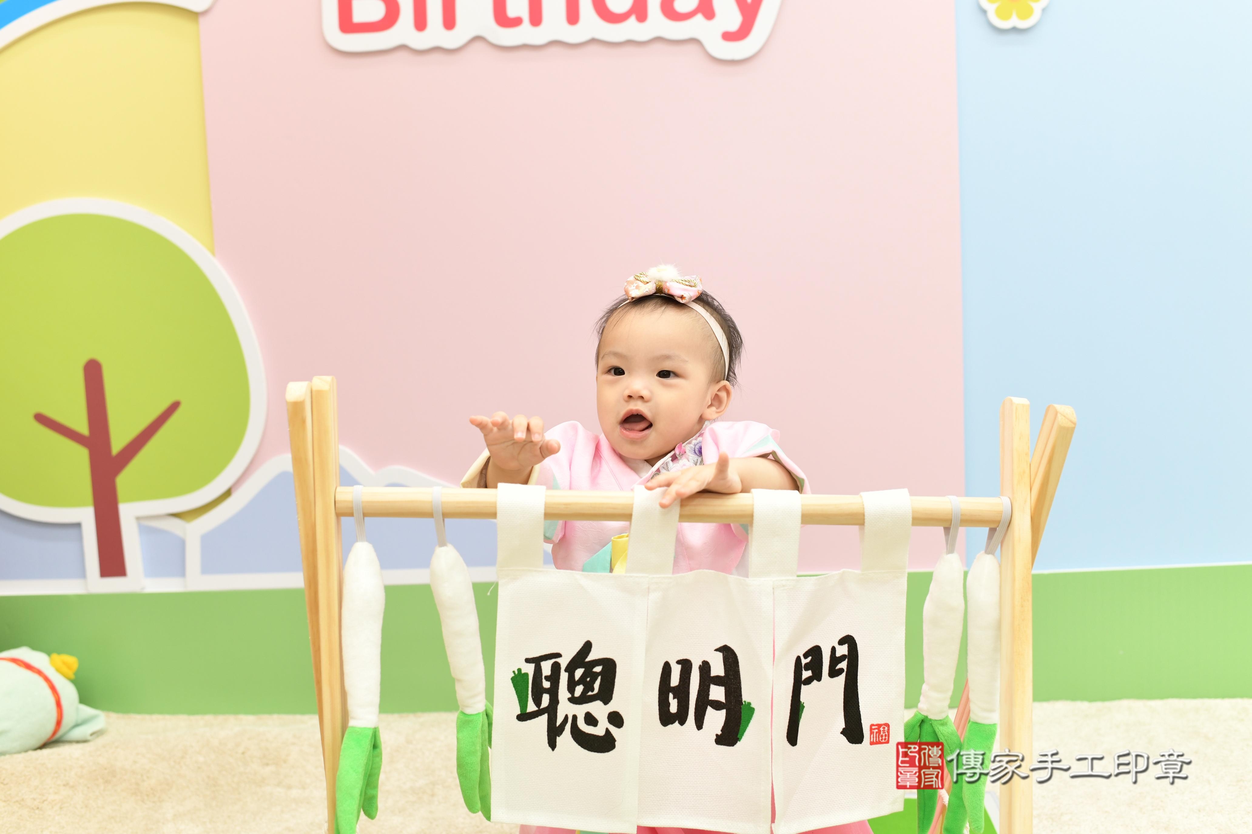 傳家手工印章高雄店、抓周、度脺、中國風會場、傳家嬰兒古禮、吉祥話、抓周道具物品24種、拍照。抓周證書。寶寶抓周、滿周歲、生日快樂、祝福 傳家手工印章高雄店、抓周、度脺、中國風會場、傳家嬰兒古禮、吉祥話、抓周道具物品24種、拍照。抓周證書。寶寶抓周、滿周歲、生日快樂、祝福