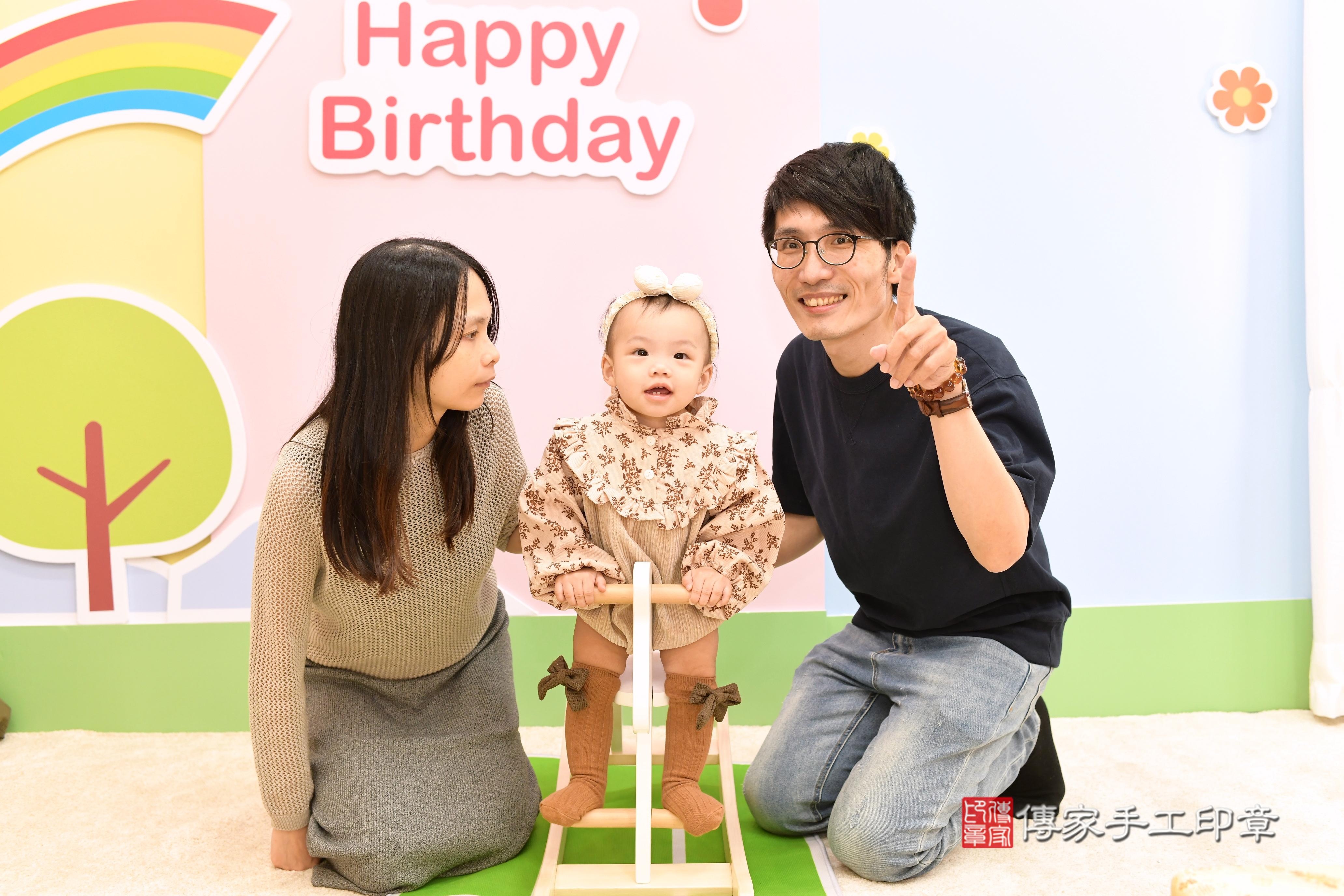 傳家手工印章高雄店、抓周、度脺、中國風會場、傳家嬰兒古禮、吉祥話、抓周道具物品24種、拍照。抓周證書。寶寶抓周、滿周歲、生日快樂、祝福 傳家手工印章高雄店、抓周、度脺、中國風會場、傳家嬰兒古禮、吉祥話、抓周道具物品24種、拍照。抓周證書。寶寶抓周、滿周歲、生日快樂、祝福