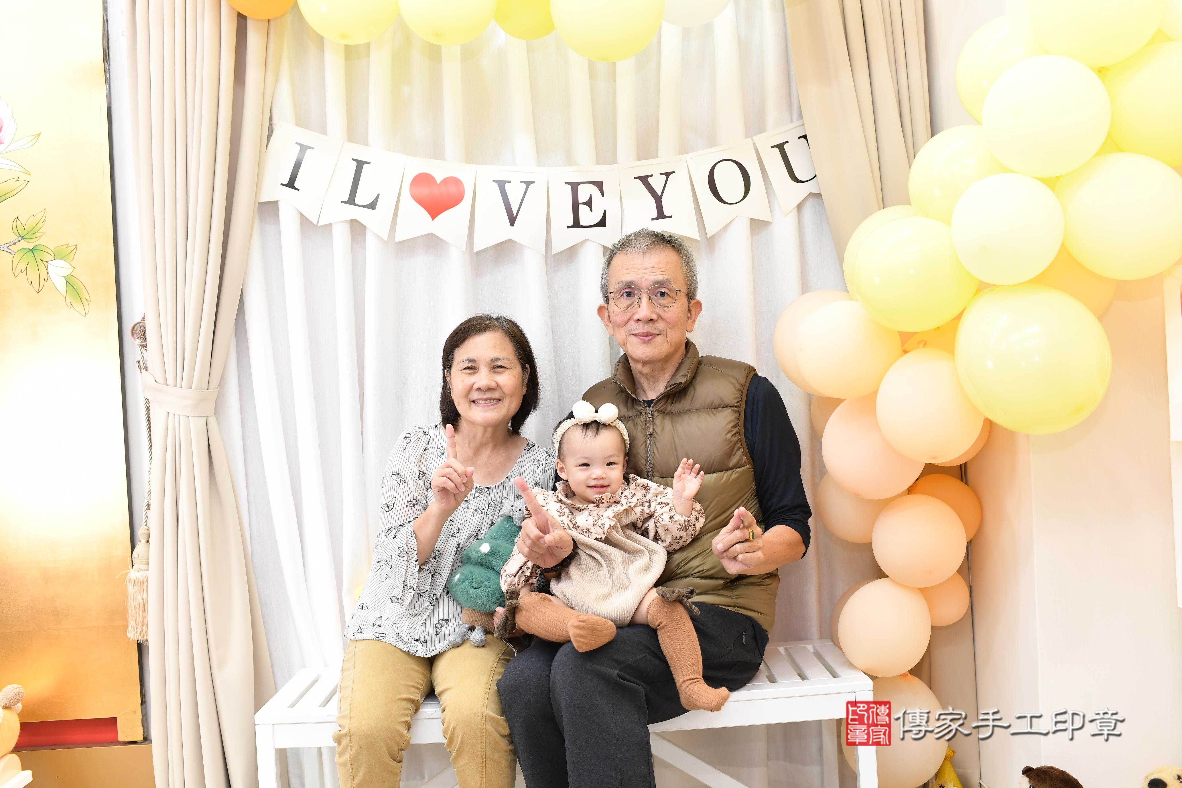 傳家手工印章高雄店、抓周、度脺、中國風會場、傳家嬰兒古禮、吉祥話、抓周道具物品24種、拍照。抓周證書。寶寶抓周、滿周歲、生日快樂、祝福 傳家手工印章高雄店、抓周、度脺、中國風會場、傳家嬰兒古禮、吉祥話、抓周道具物品24種、拍照。抓周證書。寶寶抓周、滿周歲、生日快樂、祝福