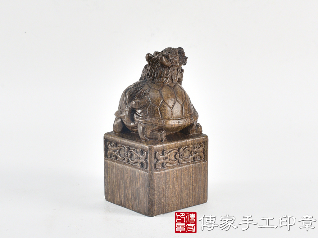 頂級綠檀木精雕龍龜廟章:廟章、神明印章、大印章 (尺寸4.5x4.5x9公分) 4.jpg