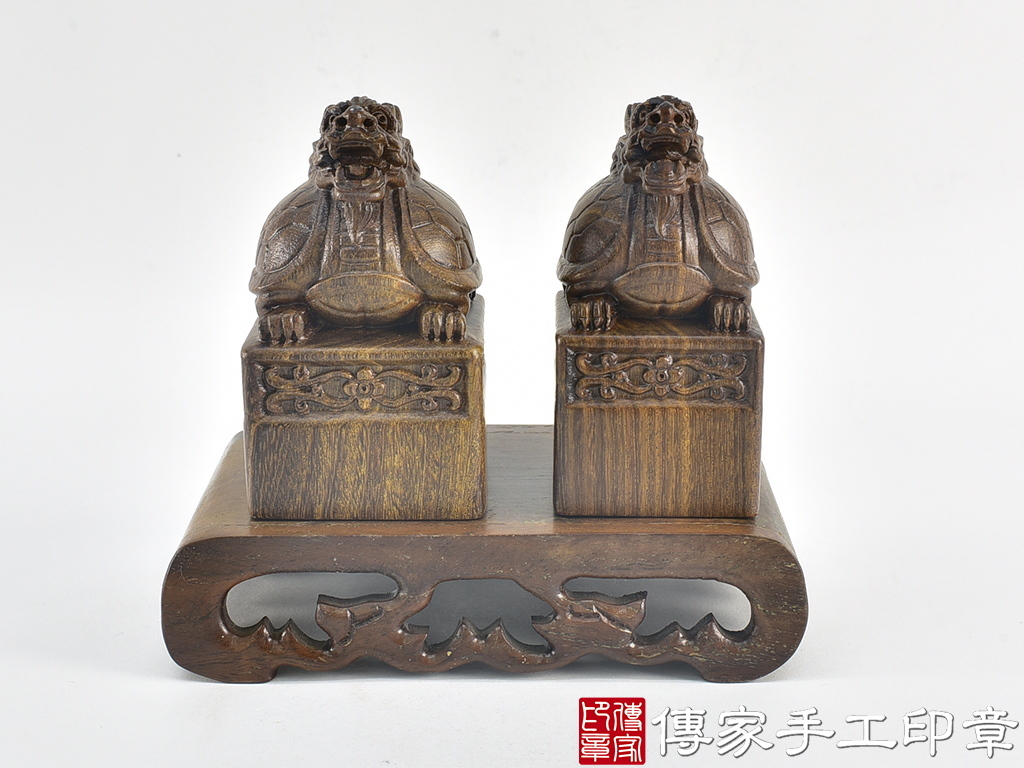 頂級綠檀木精雕龍龜廟章:廟章、神明印章、大印章 (尺寸4.5x4.5x9公分) 1.jpg
