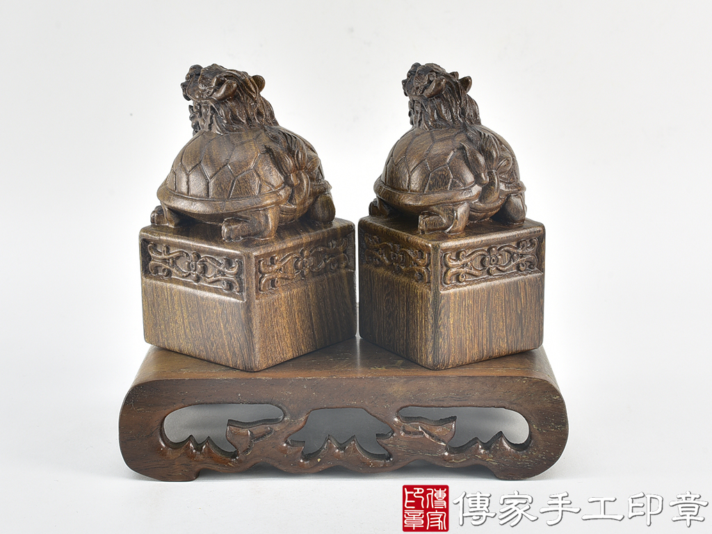 頂級綠檀木精雕龍龜廟章:廟章、神明印章、大印章 (尺寸4.5x4.5x9公分) 1.jpg