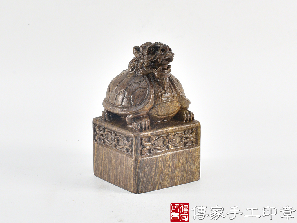 頂級綠檀木精雕龍龜廟章:廟章、神明印章、大印章 (尺寸5.3x5.3x9公分) 5.jpg