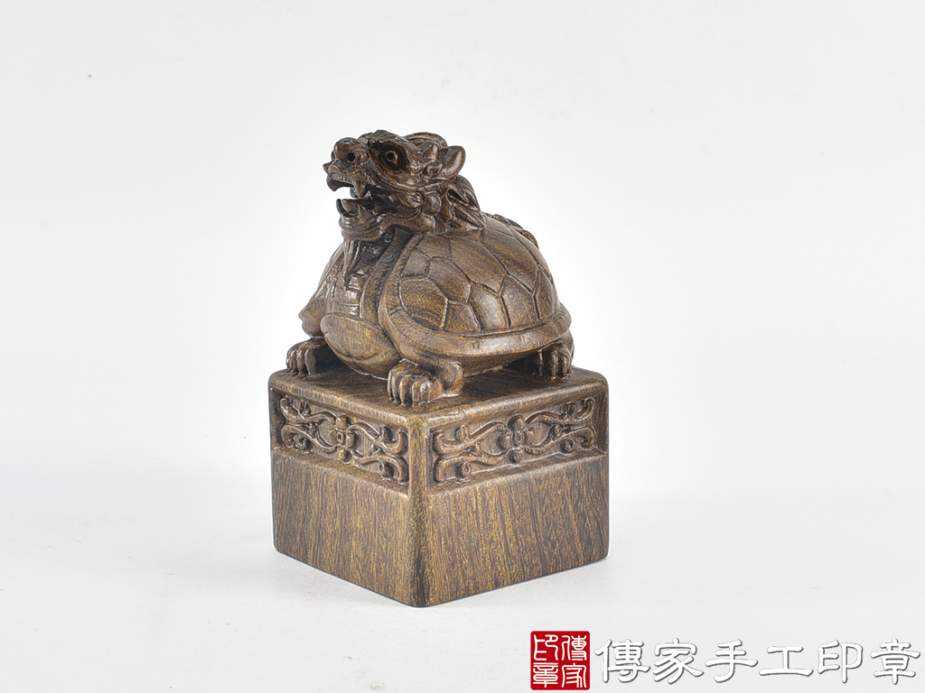 頂級綠檀木精雕龍龜廟章:廟章、神明印章、大印章 (尺寸5.3x5.3x9公分) 2.jpg