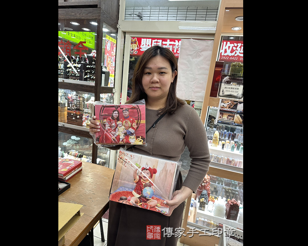 新北市三峽區小瑋寶貝抓周推薦：傳家新北店抓周度脺中國風會場，嬰兒古禮抓周流程儀式吉祥話、抓周道具物品24種、拍照。抓周證書。2025.12.31