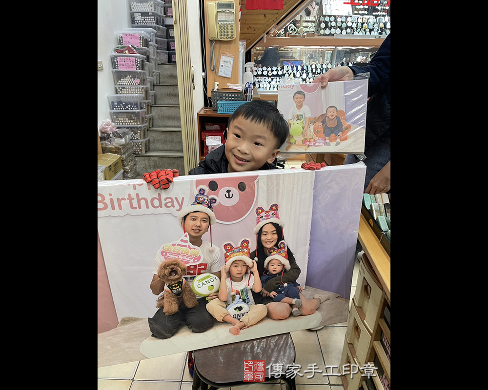 新北市中和區小星寶貝抓周推薦：傳家新北店抓周度脺中國風會場，嬰兒古禮抓周流程儀式吉祥話、抓周道具物品24種、拍照。抓周證書。2025.12.27