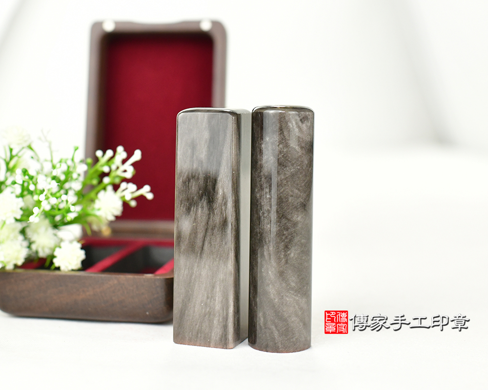 閃閃發光星河瀑布 銀曜石臍帶印章、胎毛印章、發財章 傳家手工印章台中店115.1.2 閃閃發光星河瀑布 銀曜石臍帶印章、胎毛印章、發財章 傳家手工印章台中店115.1.2