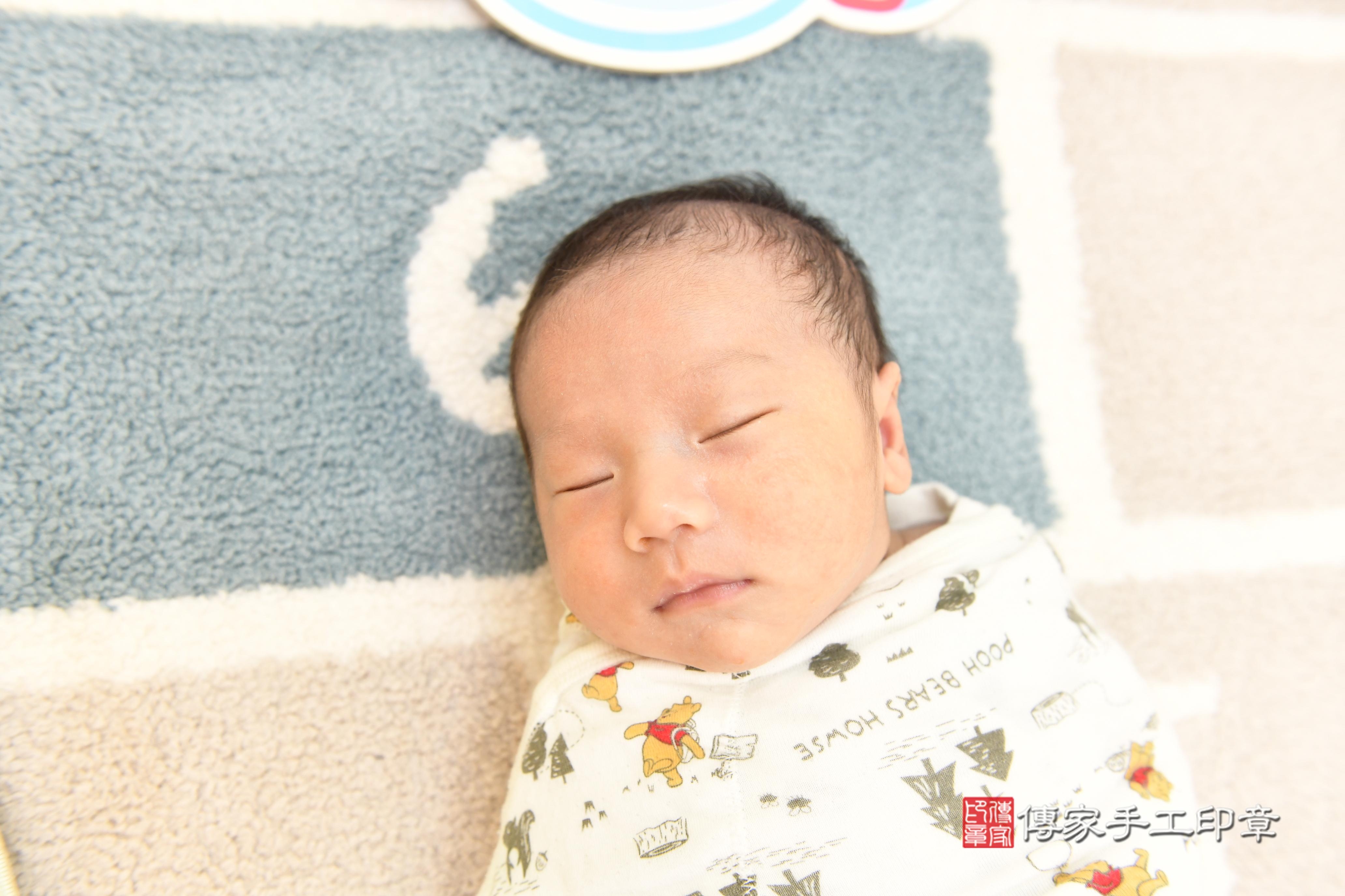 傳家手工印章台南店、抓周、度脺、中國風會場、傳家嬰兒古禮、吉祥話、抓周道具物品24種、拍照。抓周證書。寶寶抓周、滿周歲、生日快樂、祝福