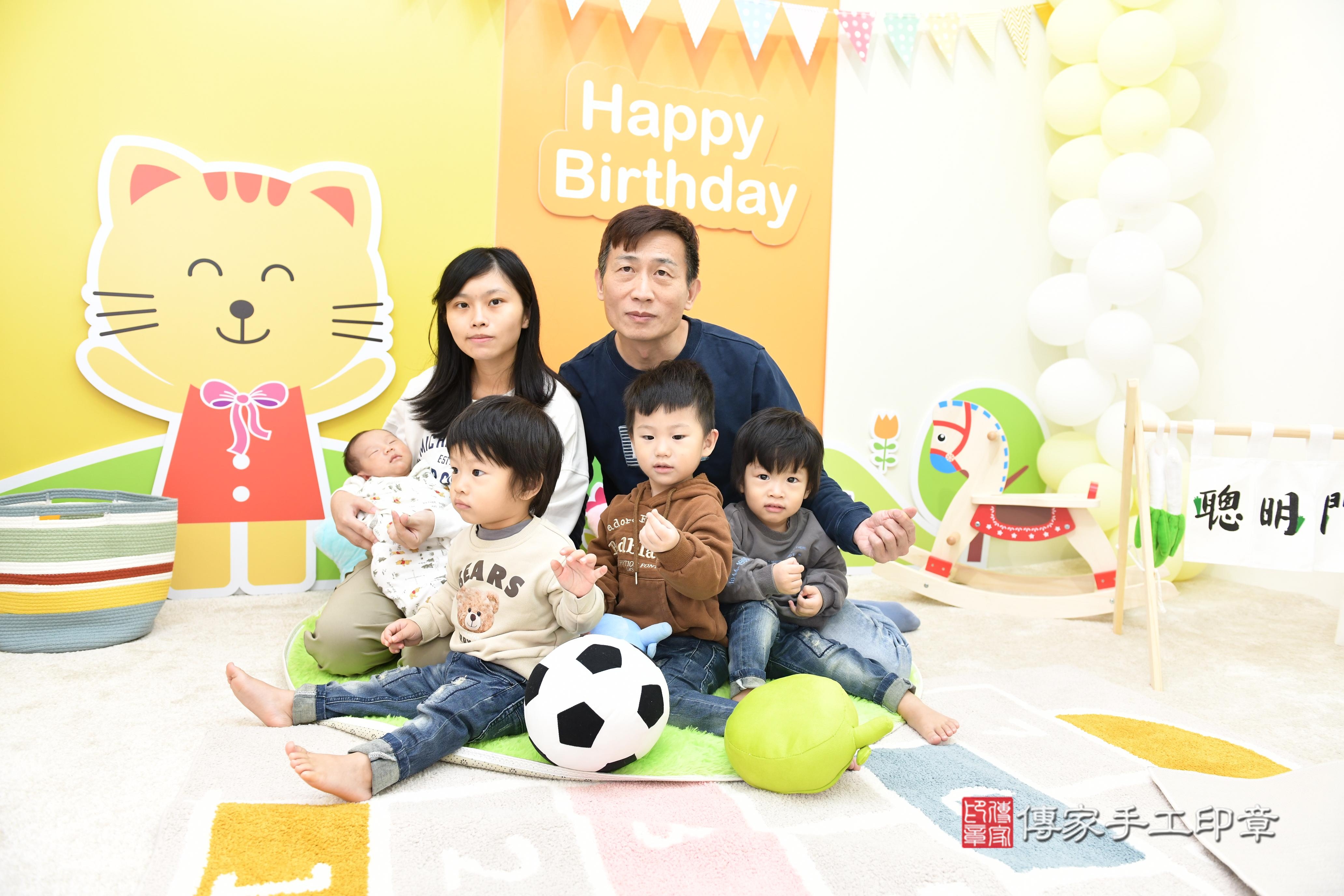 傳家手工印章台南店、抓周、度脺、中國風會場、傳家嬰兒古禮、吉祥話、抓周道具物品24種、拍照。抓周證書。寶寶抓周、滿周歲、生日快樂、祝福