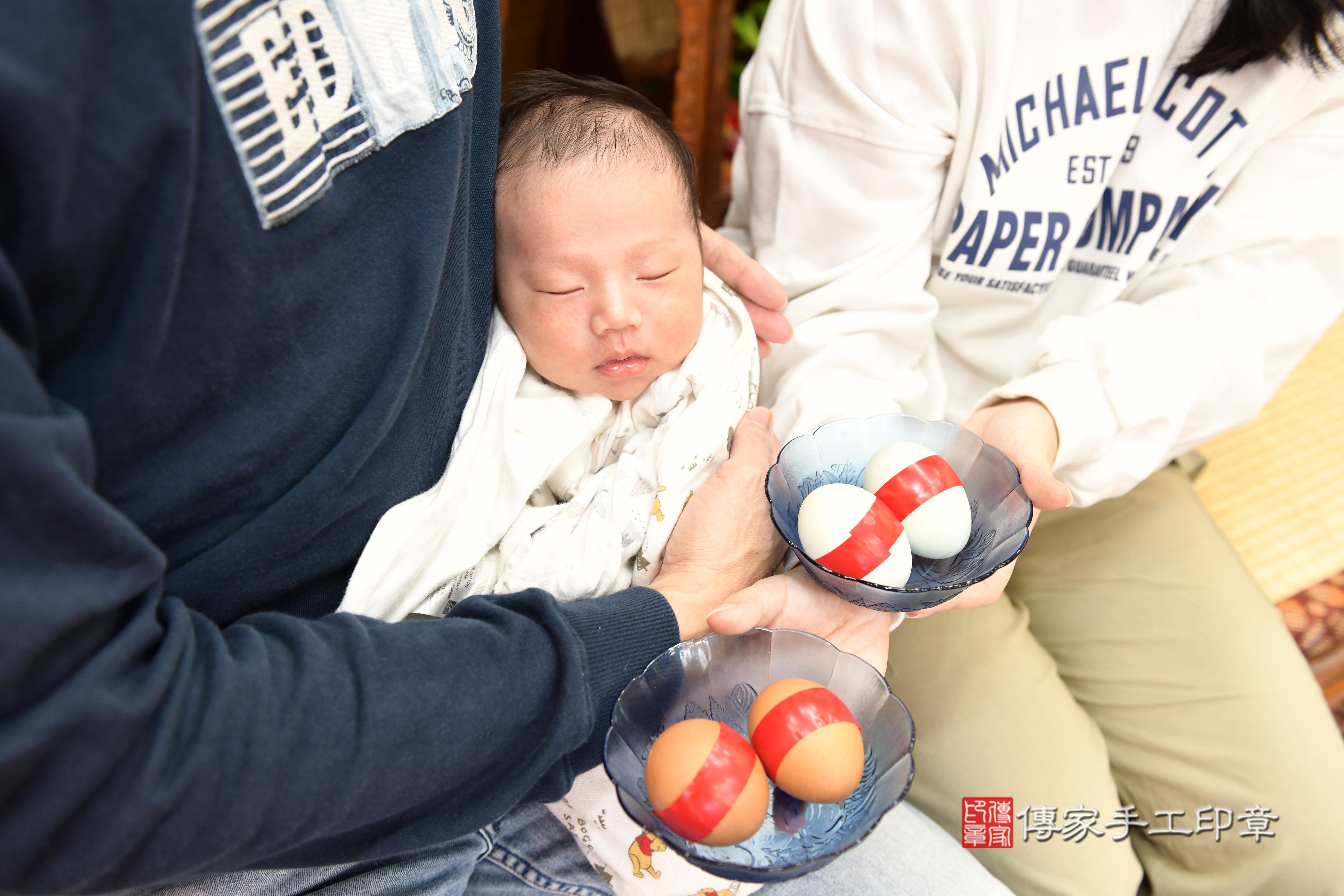 傳家手工印章台南店、抓周、度脺、中國風會場、傳家嬰兒古禮、吉祥話、抓周道具物品24種、拍照。抓周證書。寶寶抓周、滿周歲、生日快樂、祝福