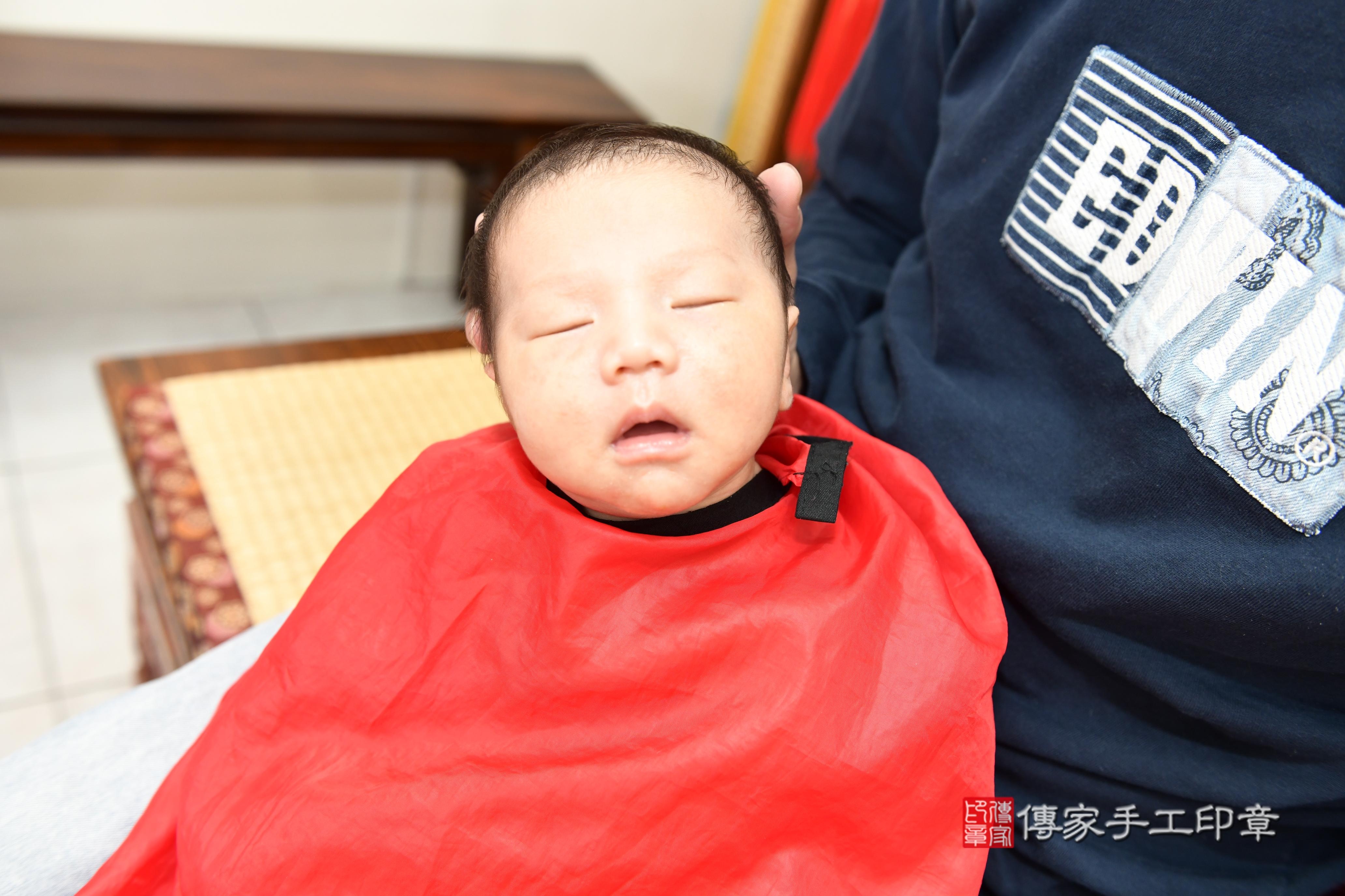 傳家手工印章台南店、抓周、度脺、中國風會場、傳家嬰兒古禮、吉祥話、抓周道具物品24種、拍照。抓周證書。寶寶抓周、滿周歲、生日快樂、祝福