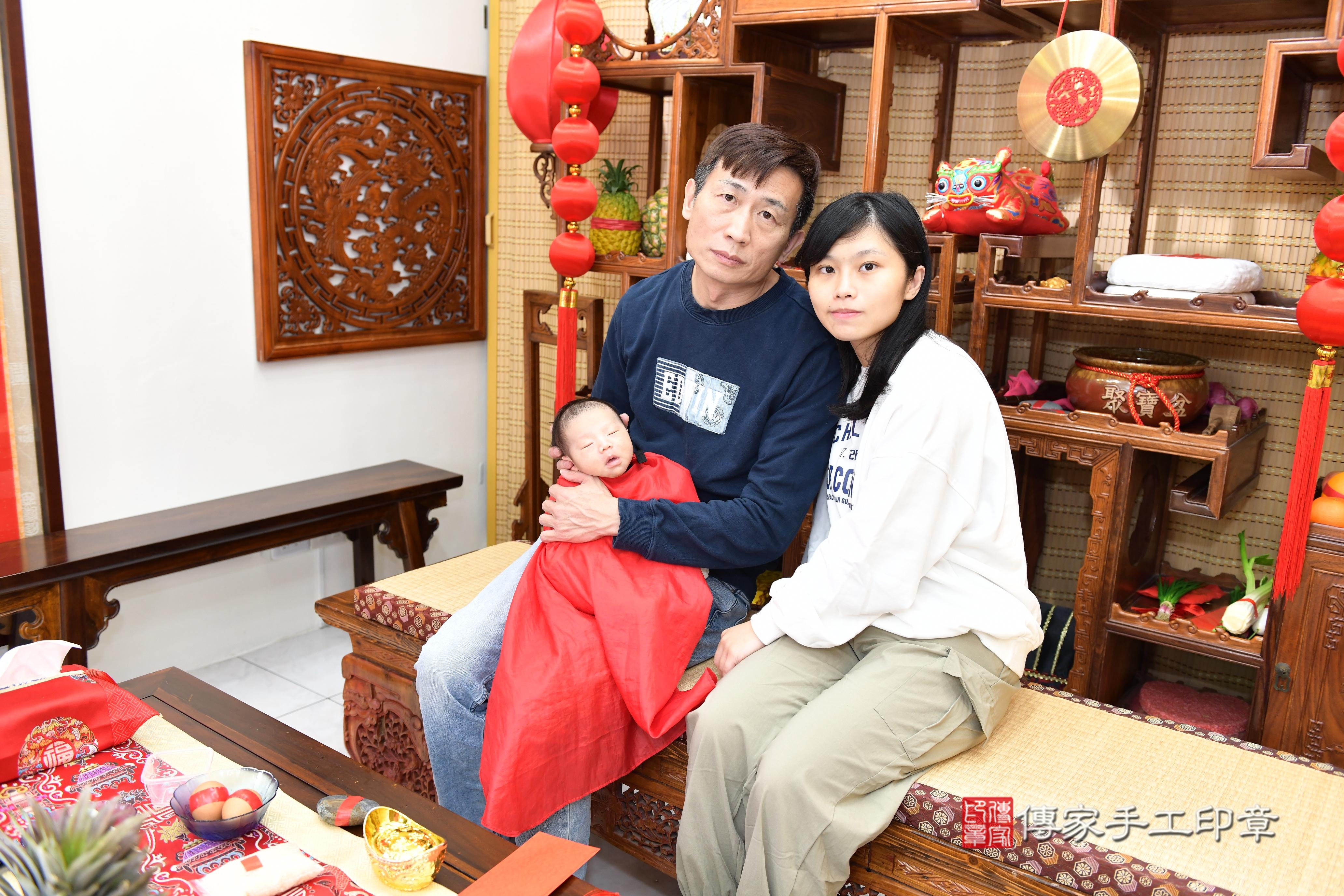 傳家手工印章台南店、抓周、度脺、中國風會場、傳家嬰兒古禮、吉祥話、抓周道具物品24種、拍照。抓周證書。寶寶抓周、滿周歲、生日快樂、祝福