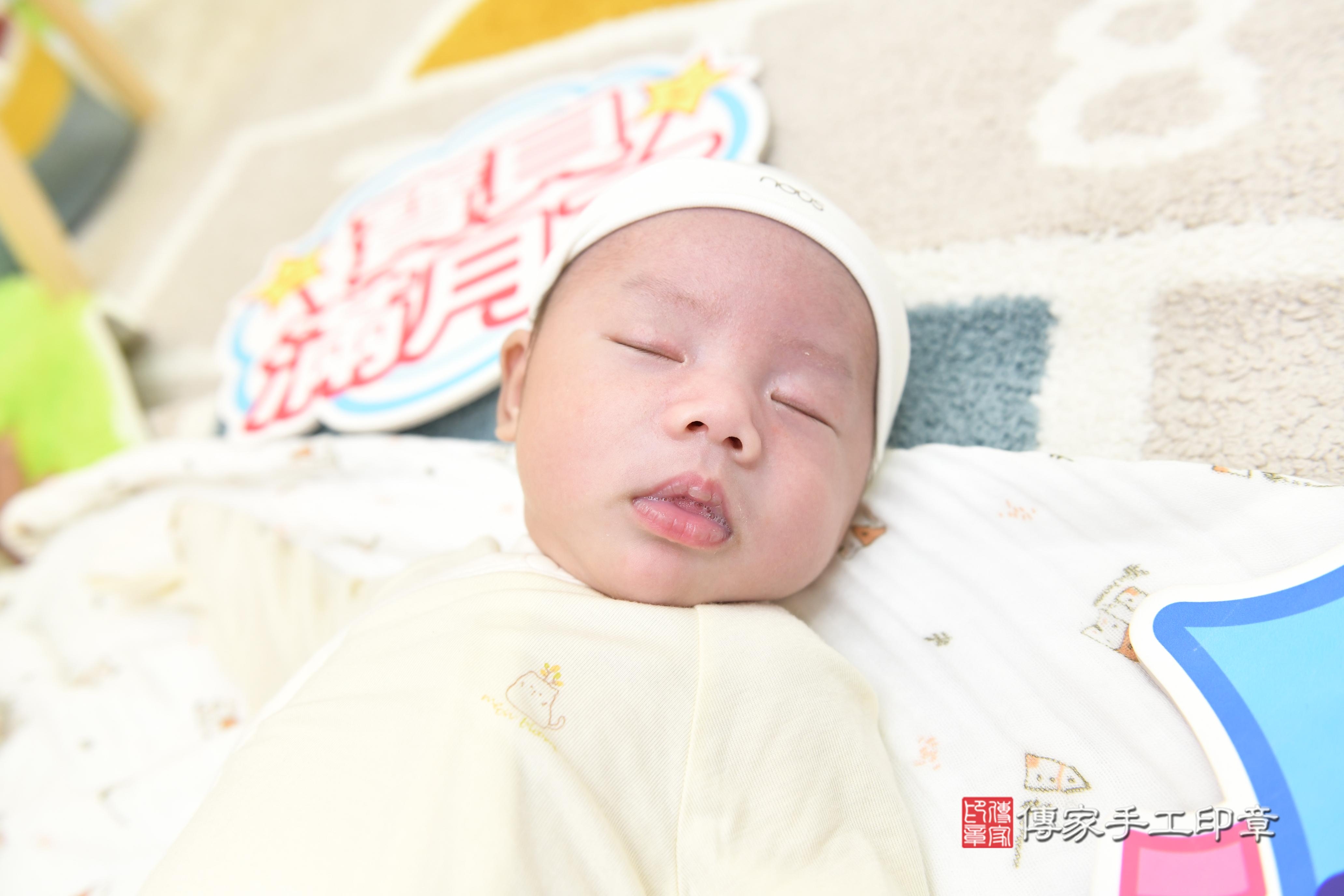 傳家手工印章台南店、抓周、度脺、中國風會場、傳家嬰兒古禮、吉祥話、抓周道具物品24種、拍照。抓周證書。寶寶抓周、滿周歲、生日快樂、祝福