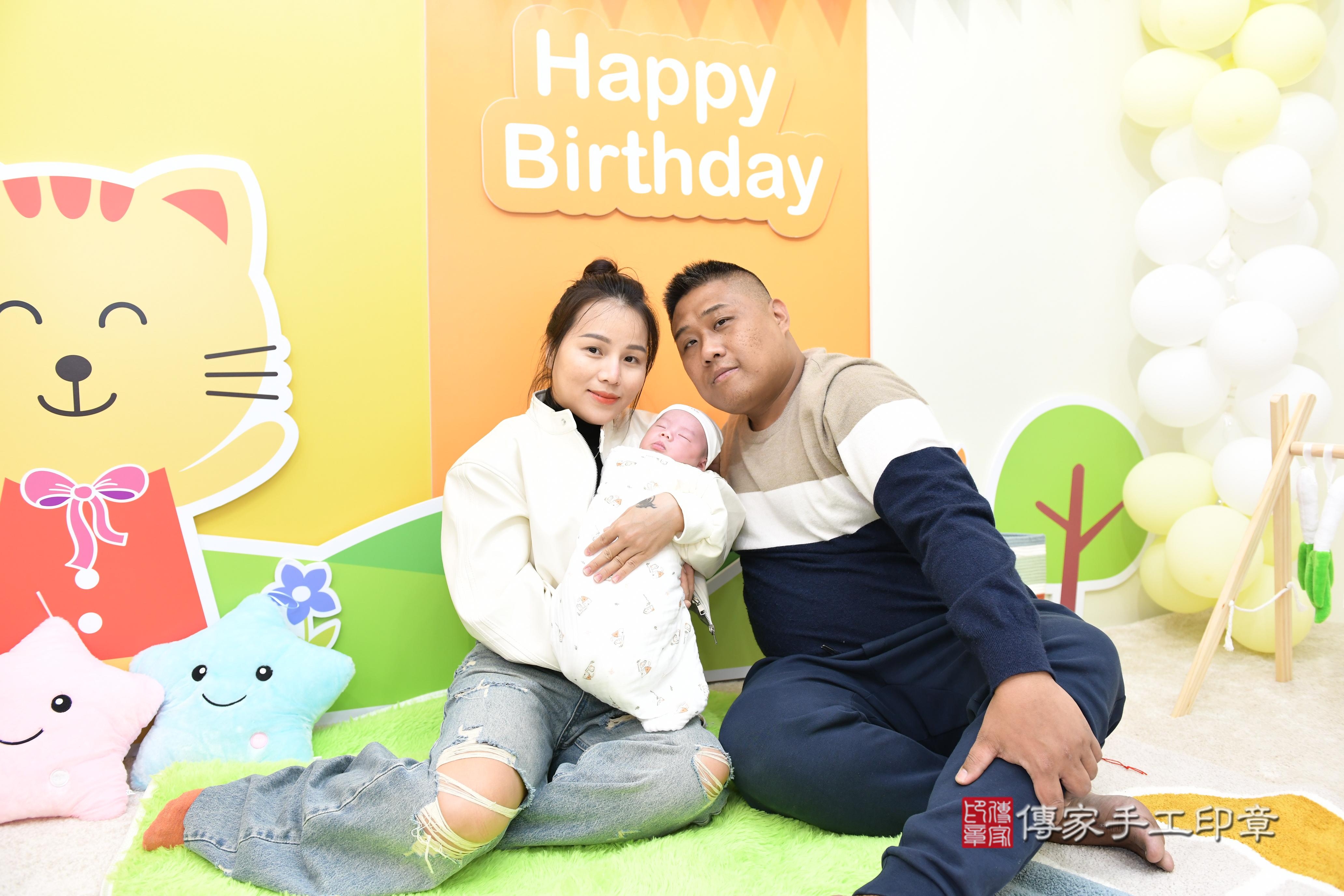 傳家手工印章台南店、抓周、度脺、中國風會場、傳家嬰兒古禮、吉祥話、抓周道具物品24種、拍照。抓周證書。寶寶抓周、滿周歲、生日快樂、祝福