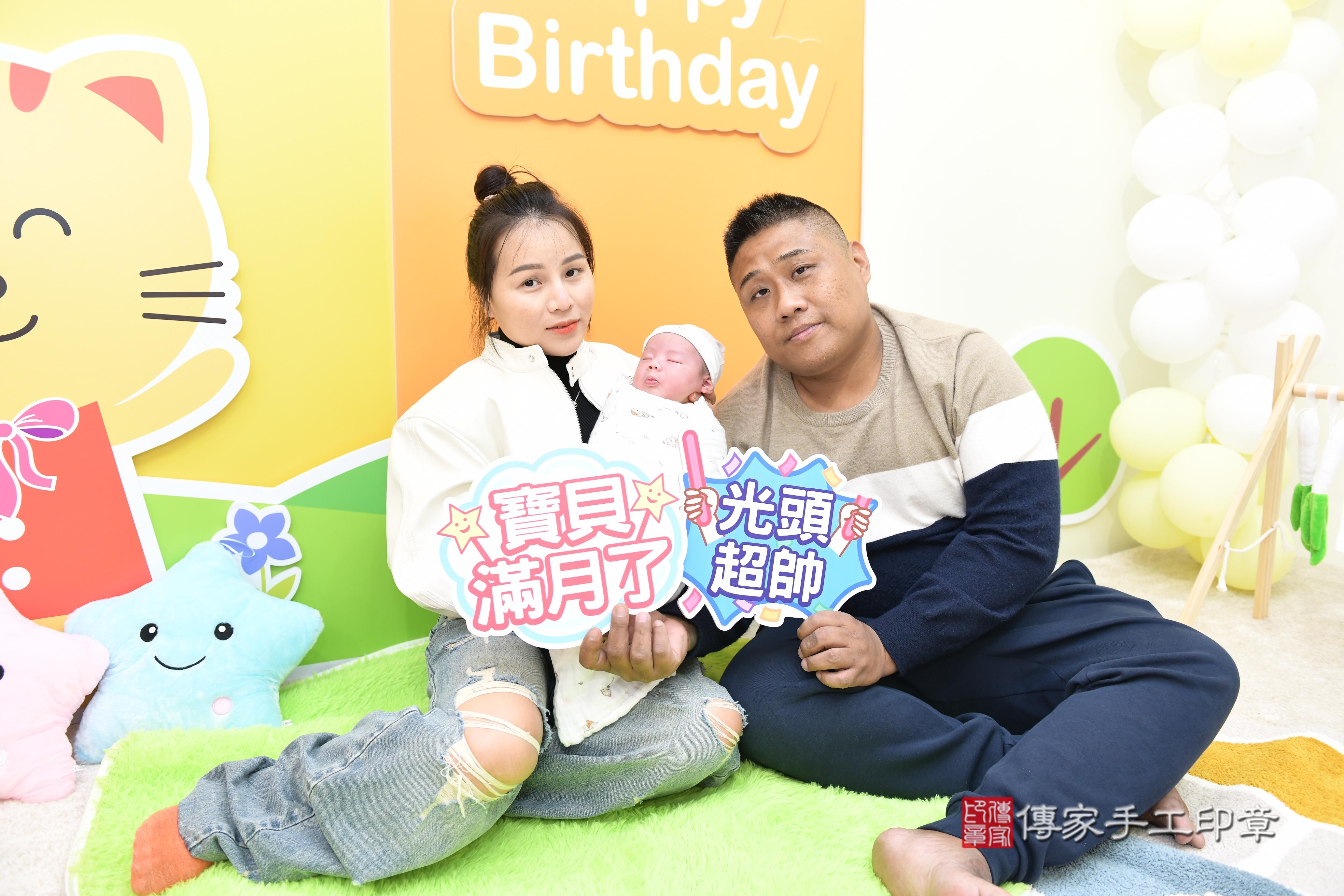 傳家手工印章台南店、抓周、度脺、中國風會場、傳家嬰兒古禮、吉祥話、抓周道具物品24種、拍照。抓周證書。寶寶抓周、滿周歲、生日快樂、祝福