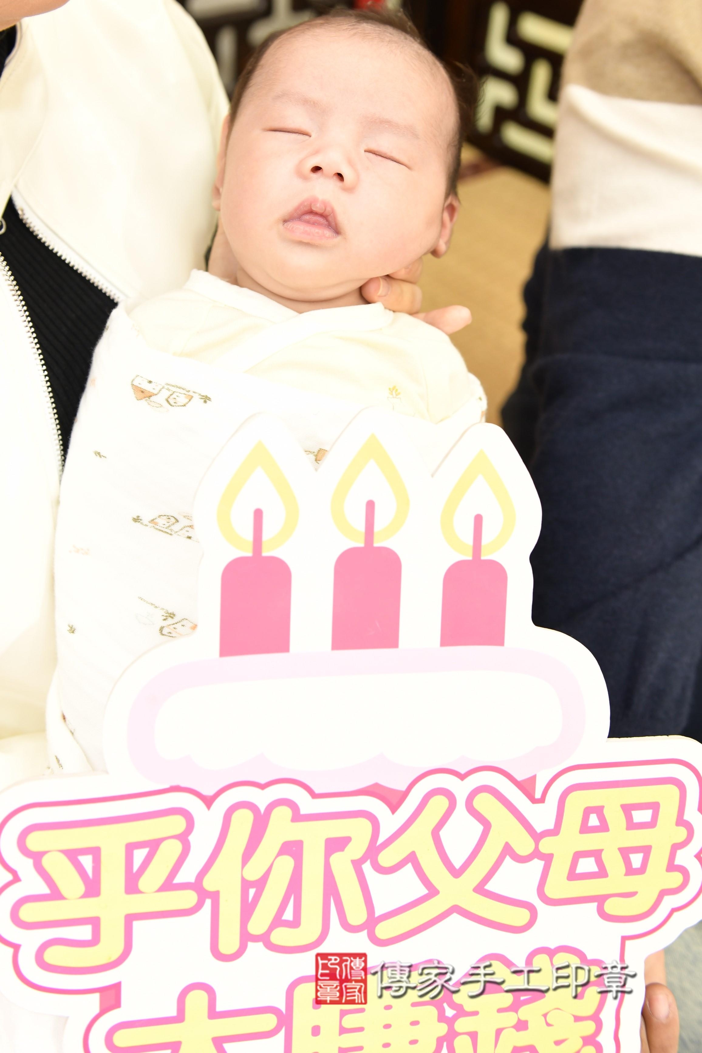 傳家手工印章台南店、抓周、度脺、中國風會場、傳家嬰兒古禮、吉祥話、抓周道具物品24種、拍照。抓周證書。寶寶抓周、滿周歲、生日快樂、祝福