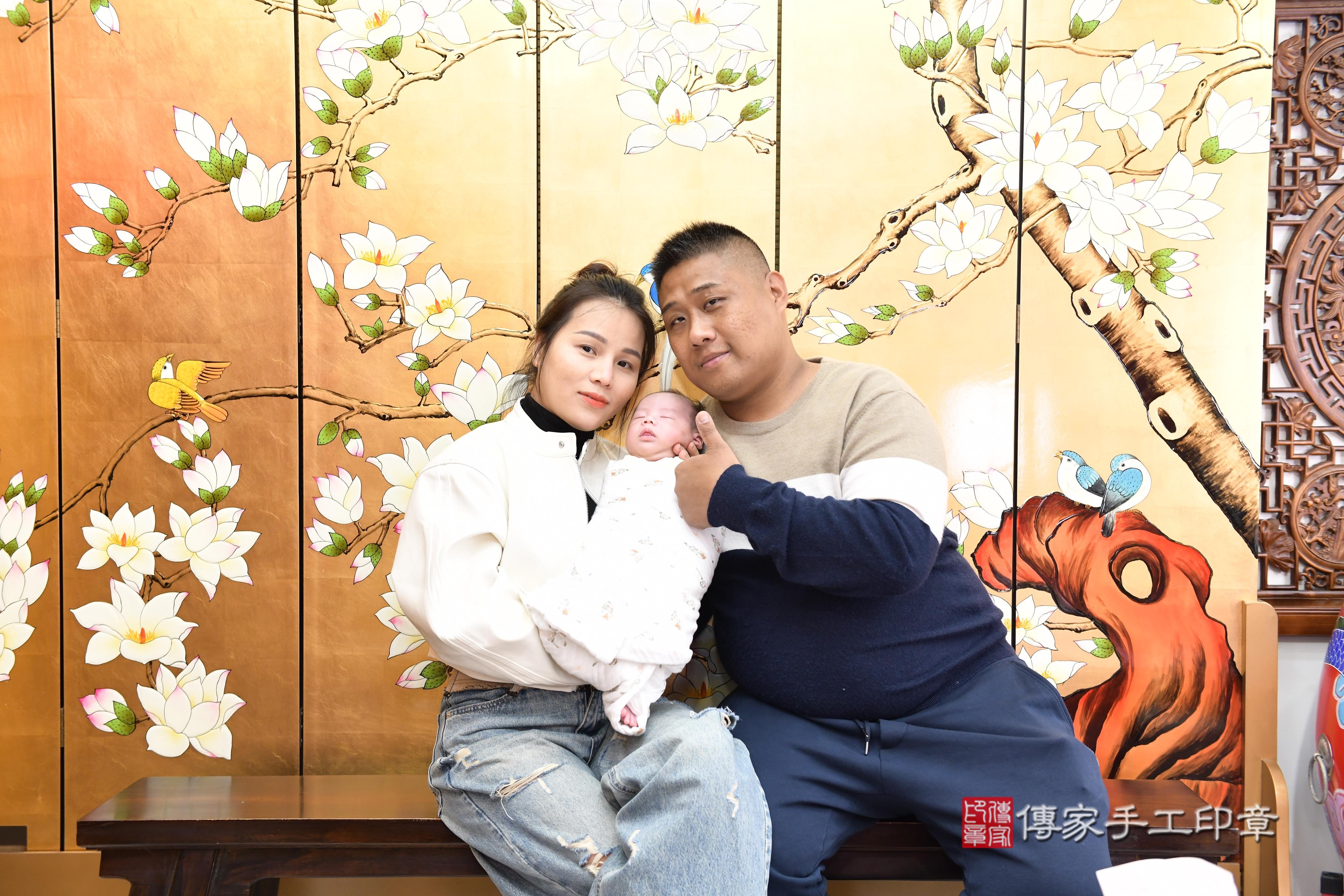 傳家手工印章台南店、抓周、度脺、中國風會場、傳家嬰兒古禮、吉祥話、抓周道具物品24種、拍照。抓周證書。寶寶抓周、滿周歲、生日快樂、祝福